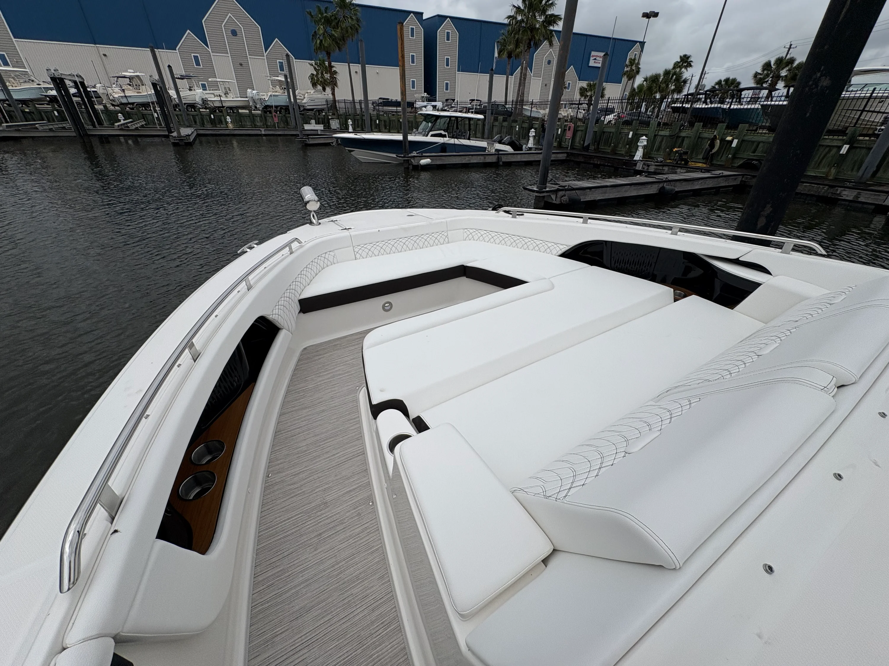 2026 Sea Ray Sundancer 370 Outboard Image Thumbnail #28