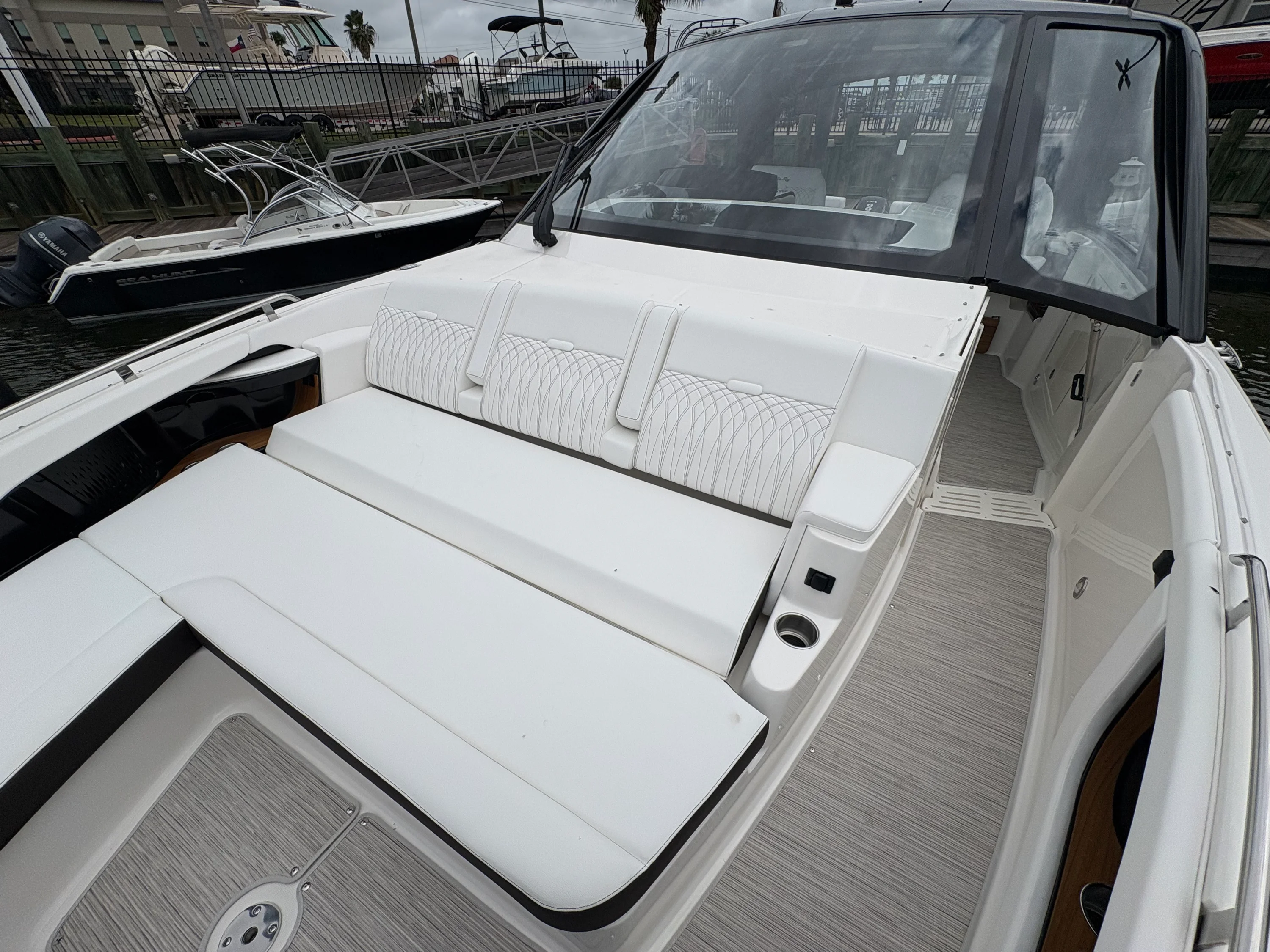2026 Sea Ray Sundancer 370 Outboard Image Thumbnail #25