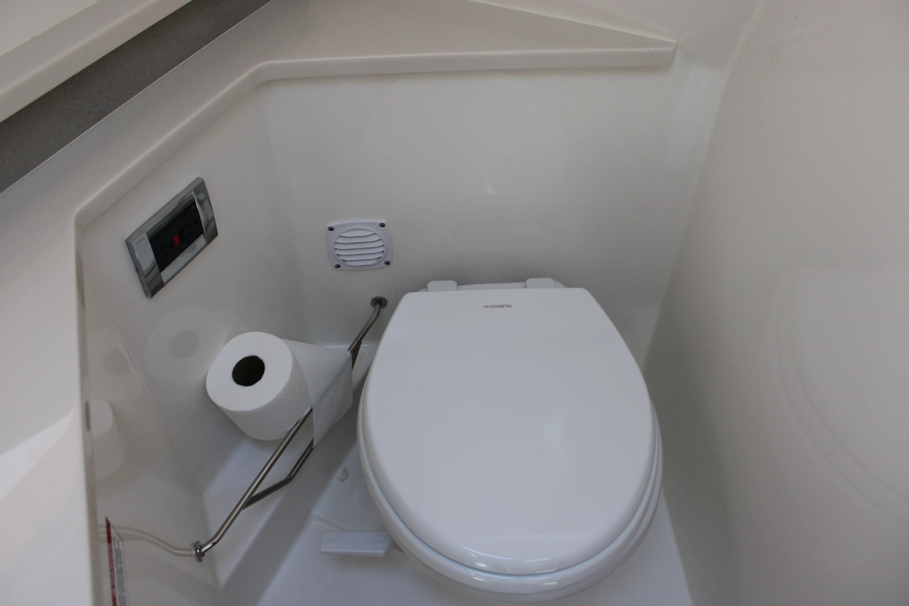 2026 Sea Ray Sundancer 370 Outboard Image Thumbnail #23