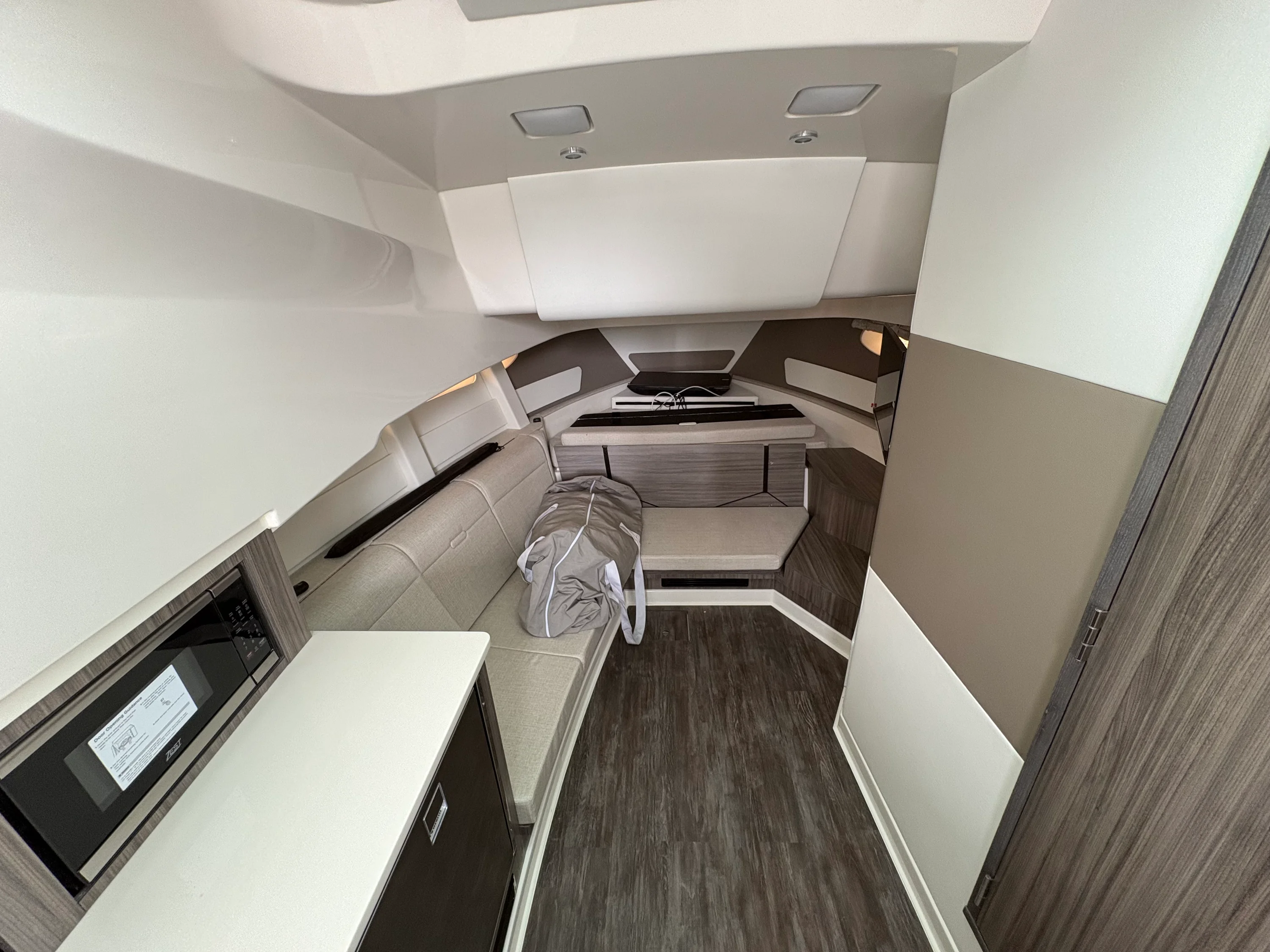 2026 Sea Ray Sundancer 370 Outboard Image Thumbnail #16