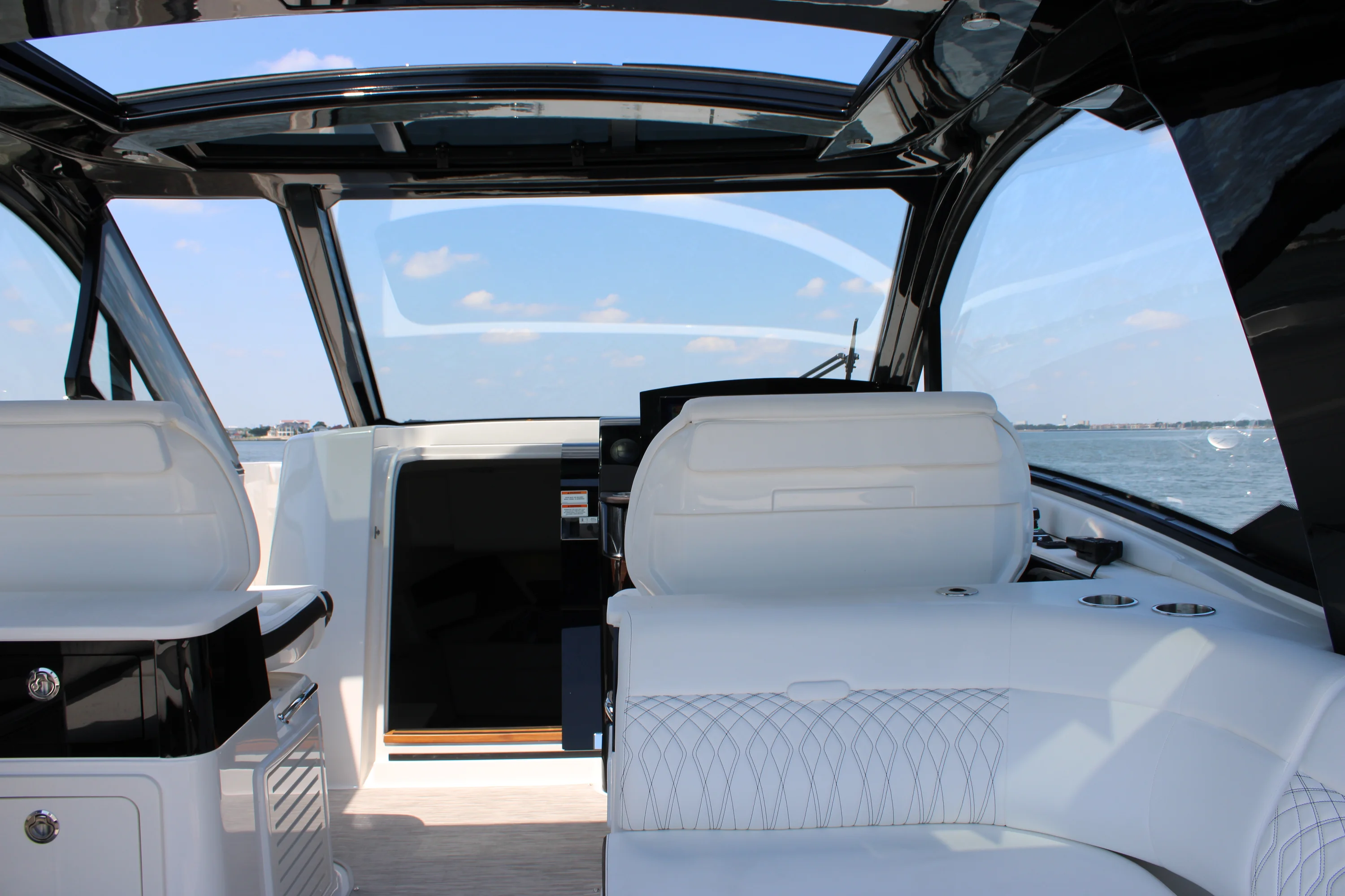 2026 Sea Ray Sundancer 370 Outboard Image Thumbnail #64
