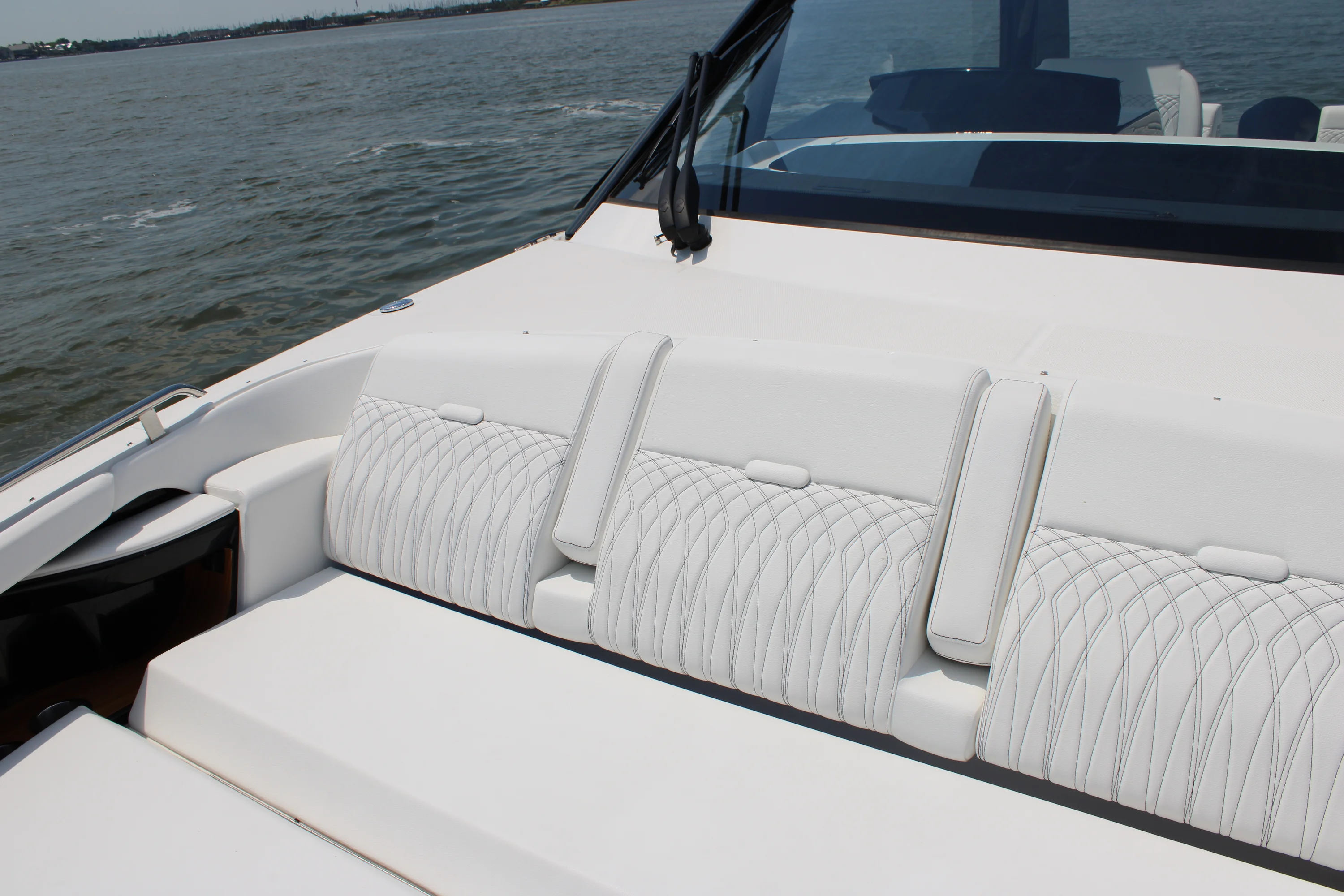 2026 Sea Ray Sundancer 370 Outboard Image Thumbnail #90