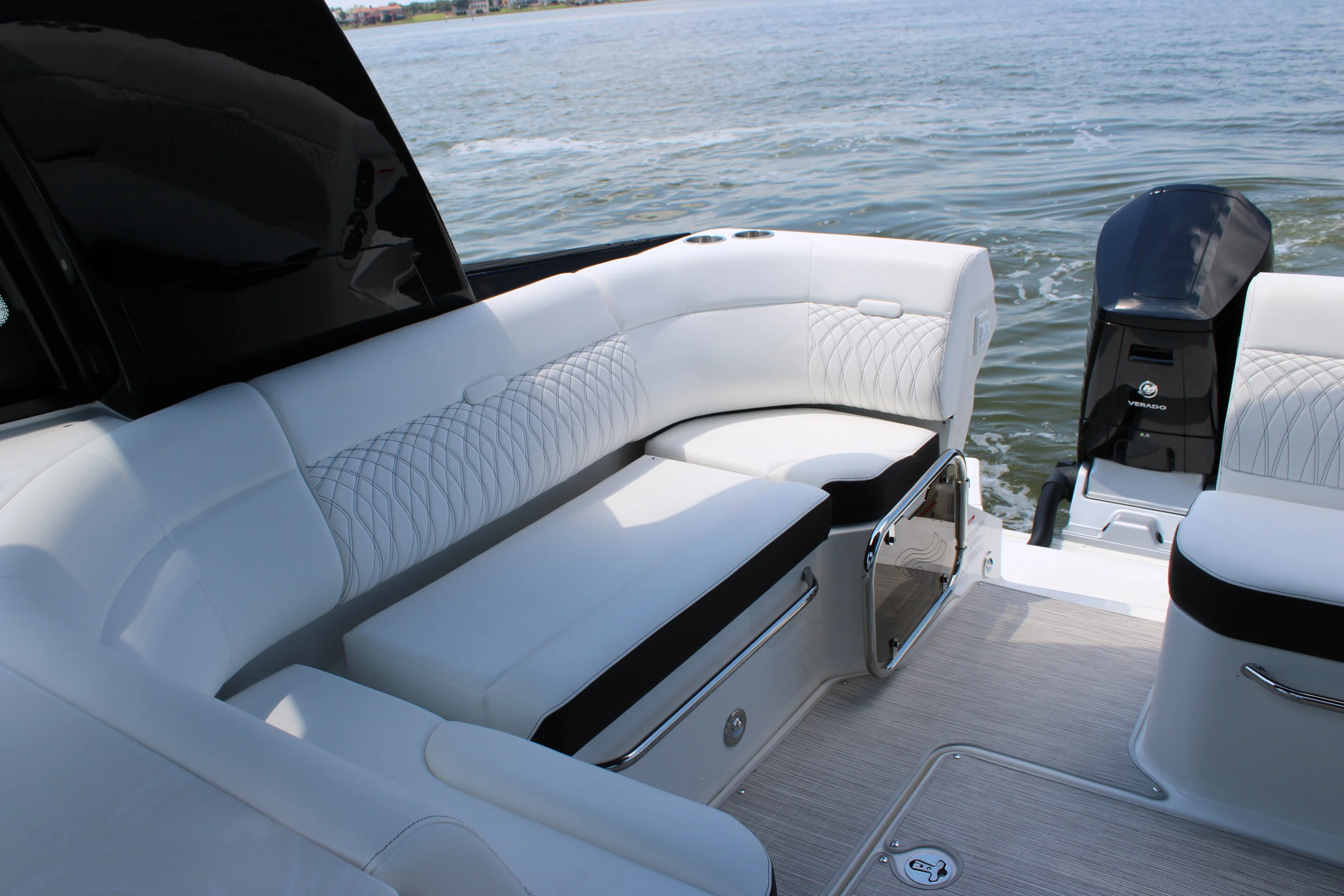 2026 Sea Ray Sundancer 370 Outboard Image Thumbnail #85