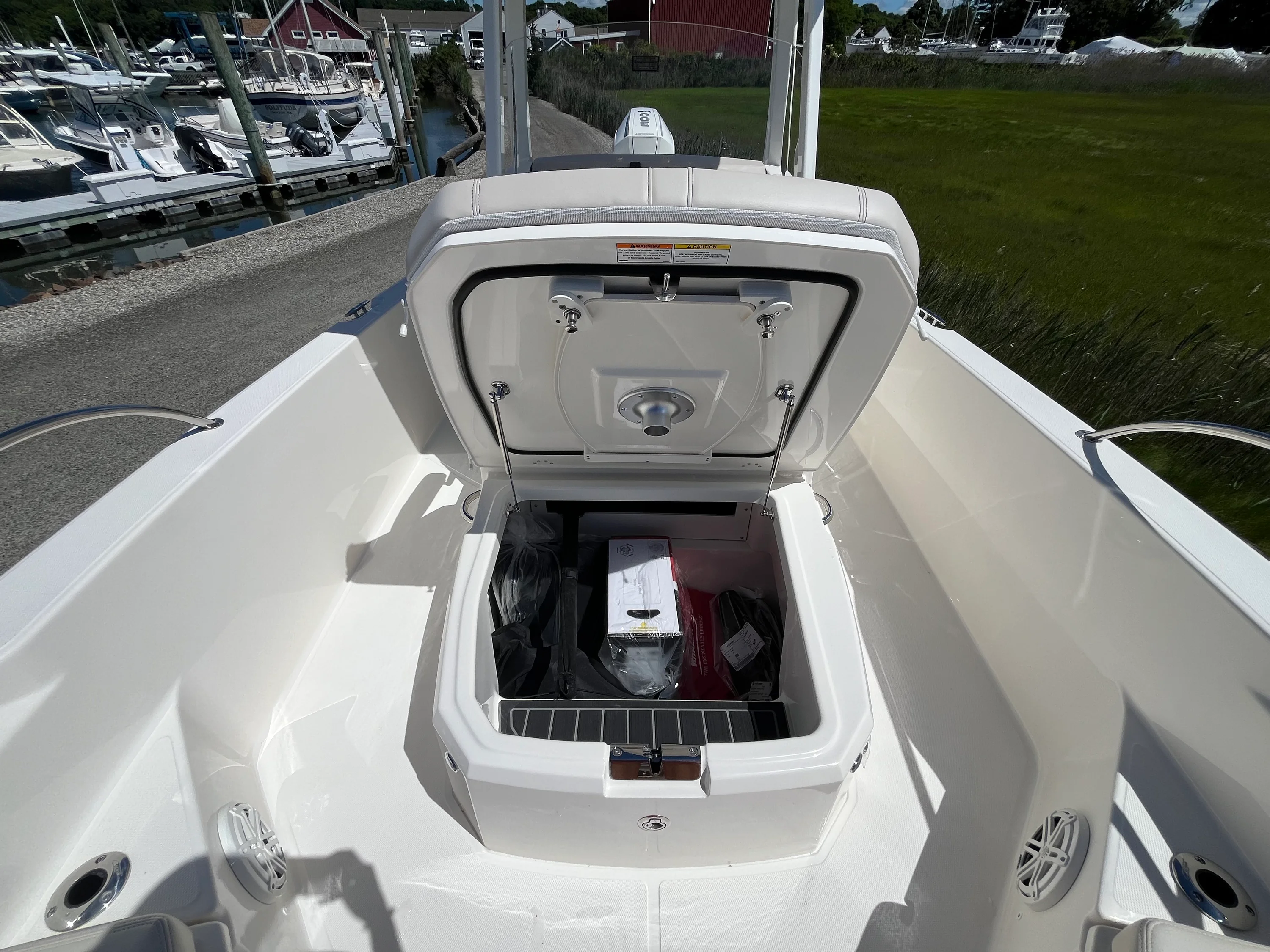 2026 Boston Whaler 250 Dauntless Image Thumbnail #19