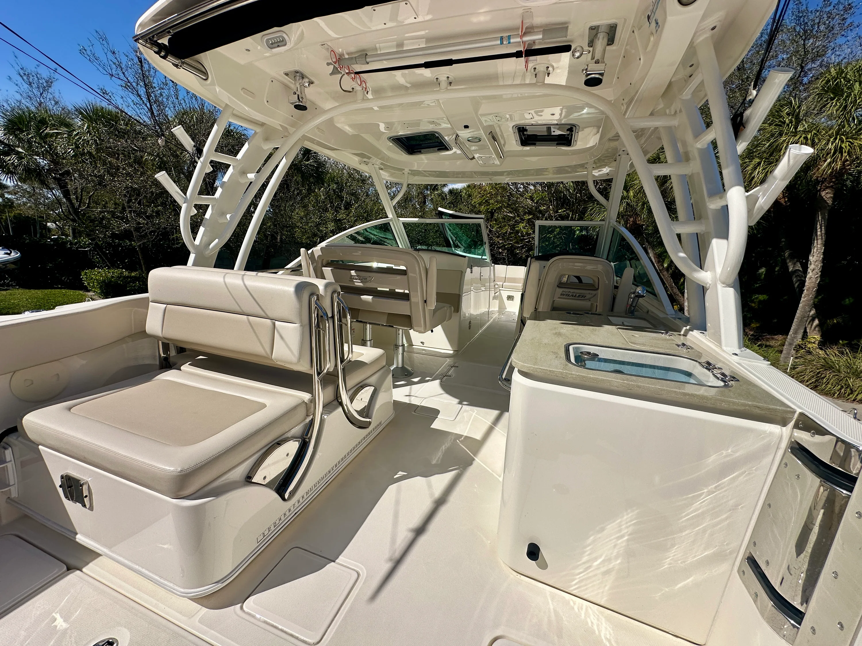 2024 Boston Whaler 320 VANTAGE Image Thumbnail #10