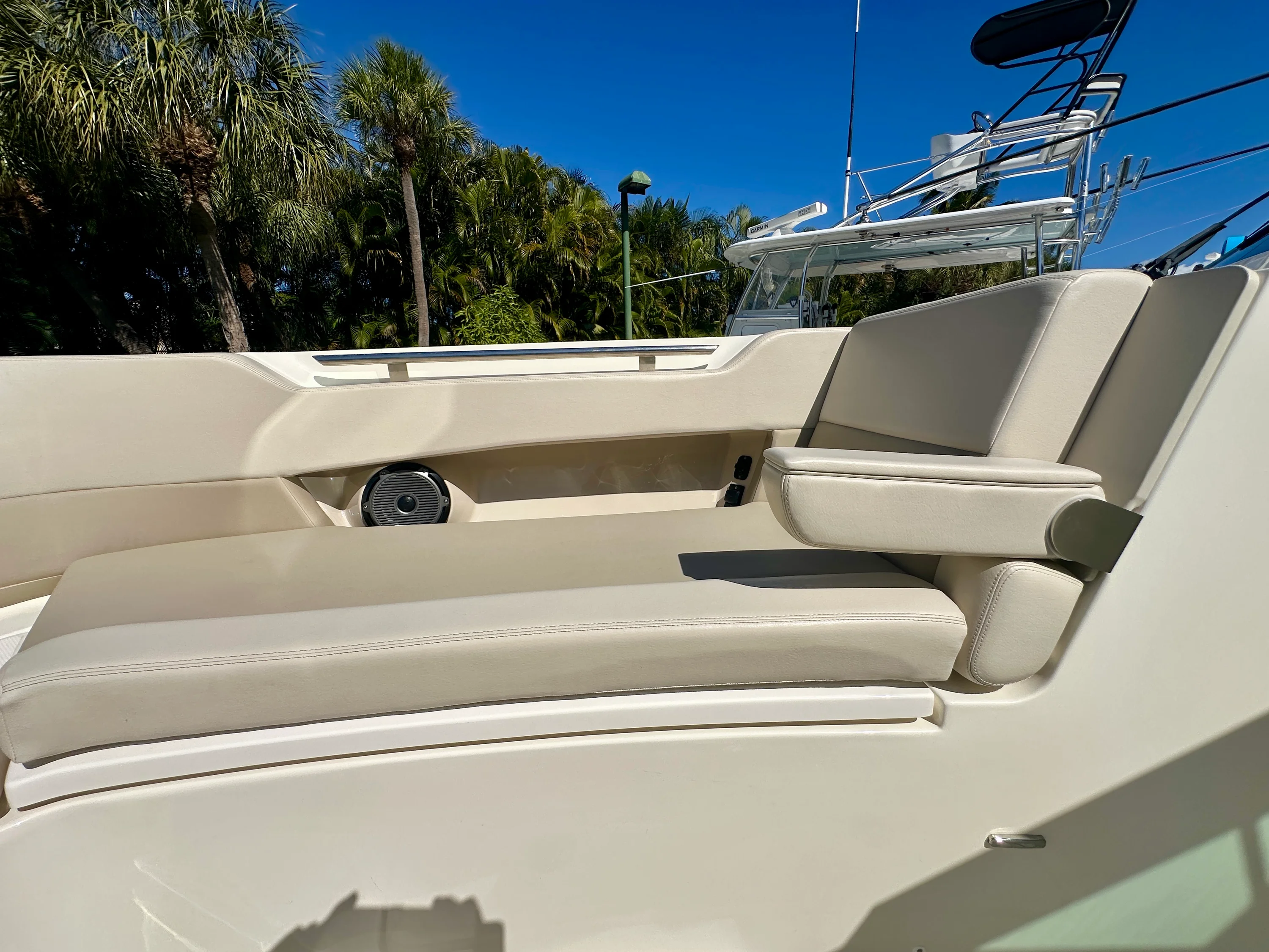 2024 Boston Whaler 320 VANTAGE Image Thumbnail #26