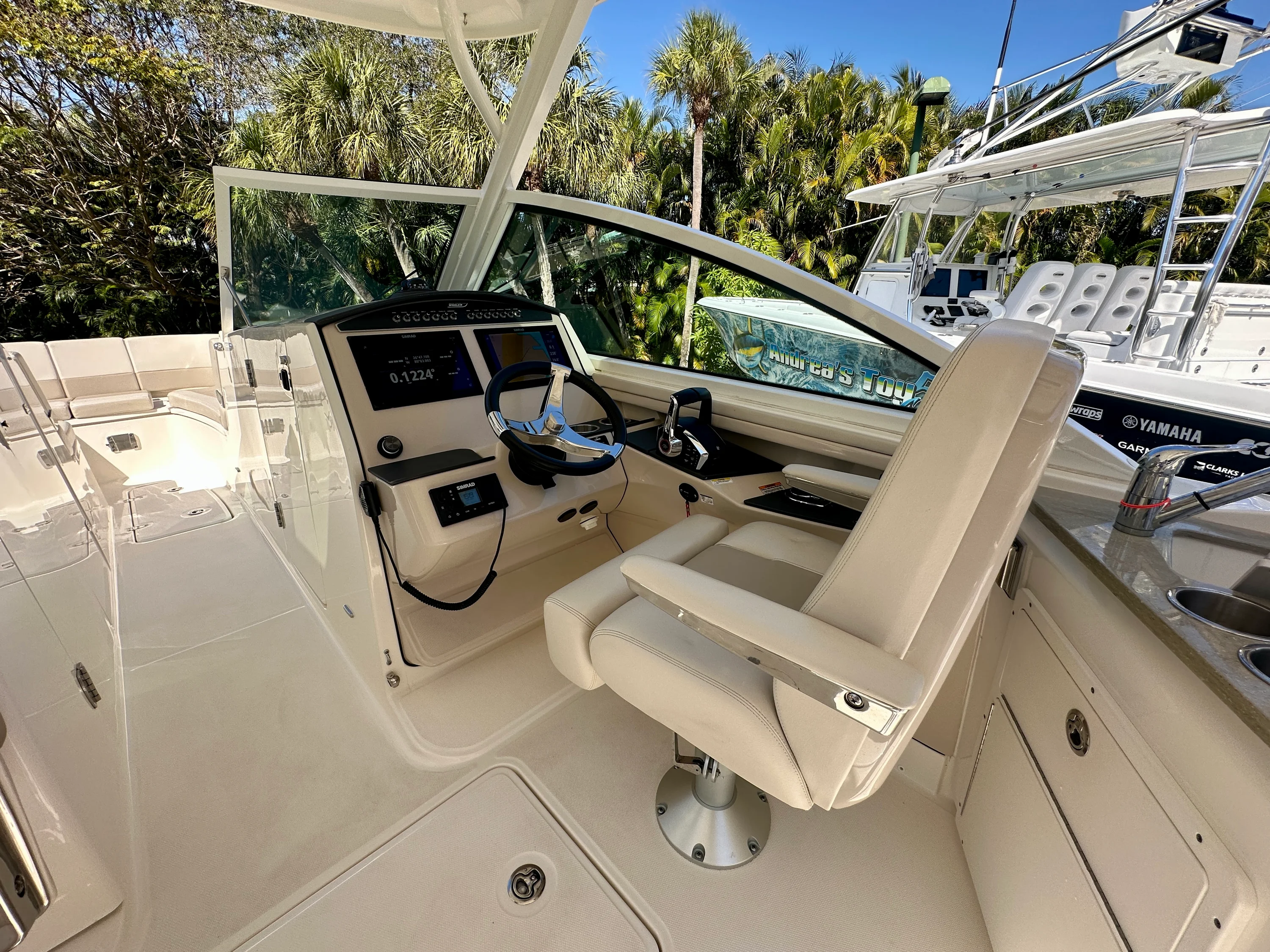 2024 Boston Whaler 320 VANTAGE Image Thumbnail #21