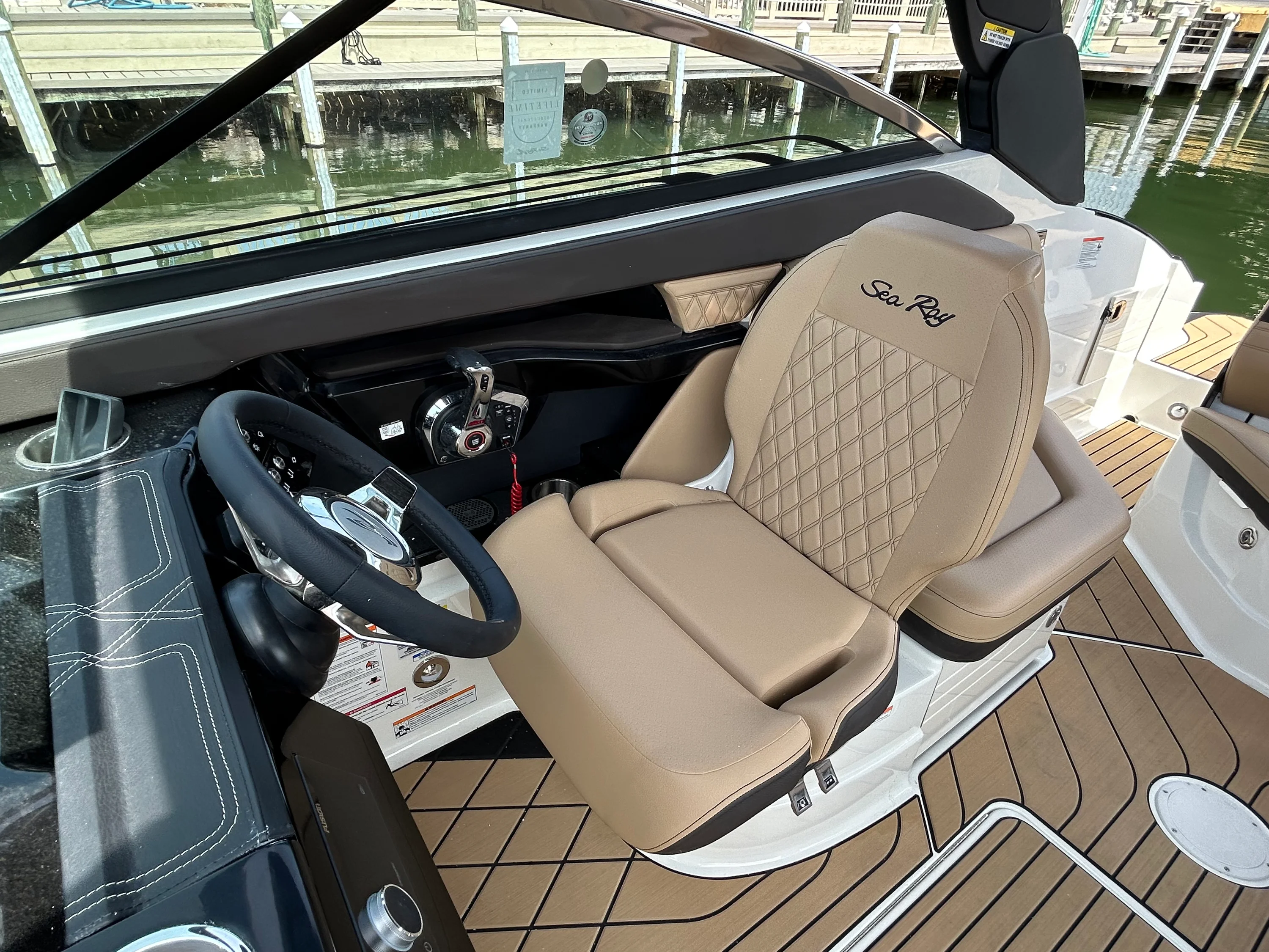2026 Sea Ray SLX 260 Outboard Image Thumbnail #20