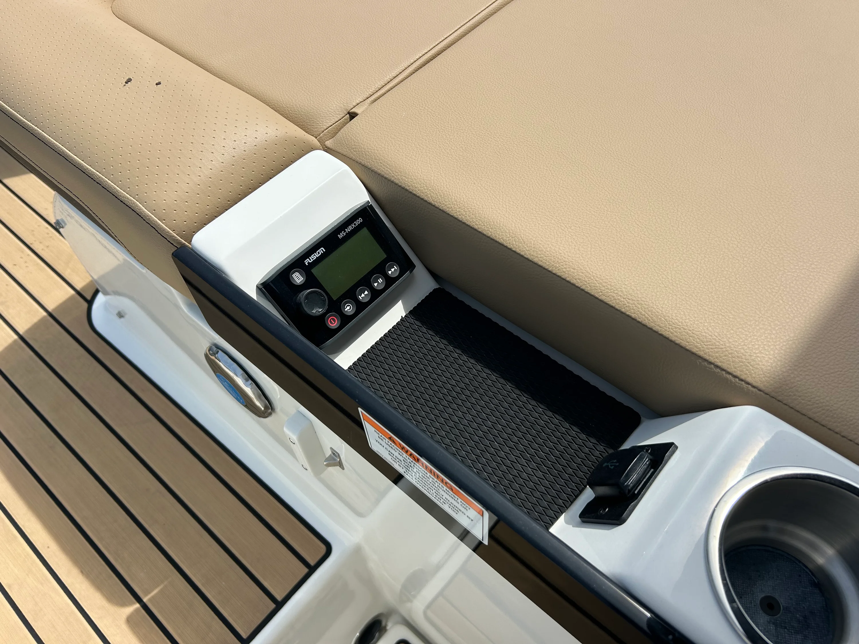 2026 Sea Ray SLX 260 Outboard Image Thumbnail #15