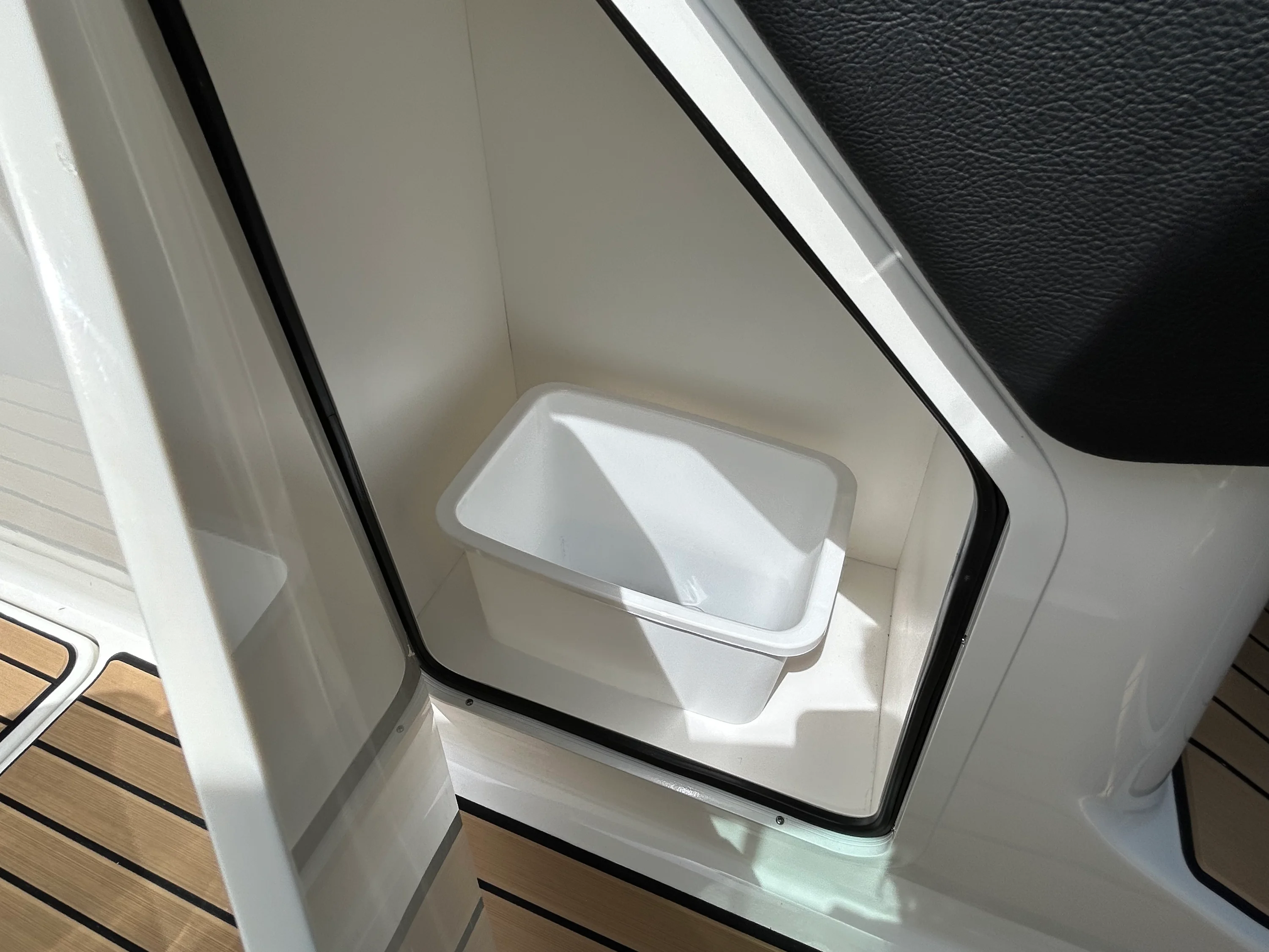 2026 Sea Ray SLX 260 Outboard Image Thumbnail #26
