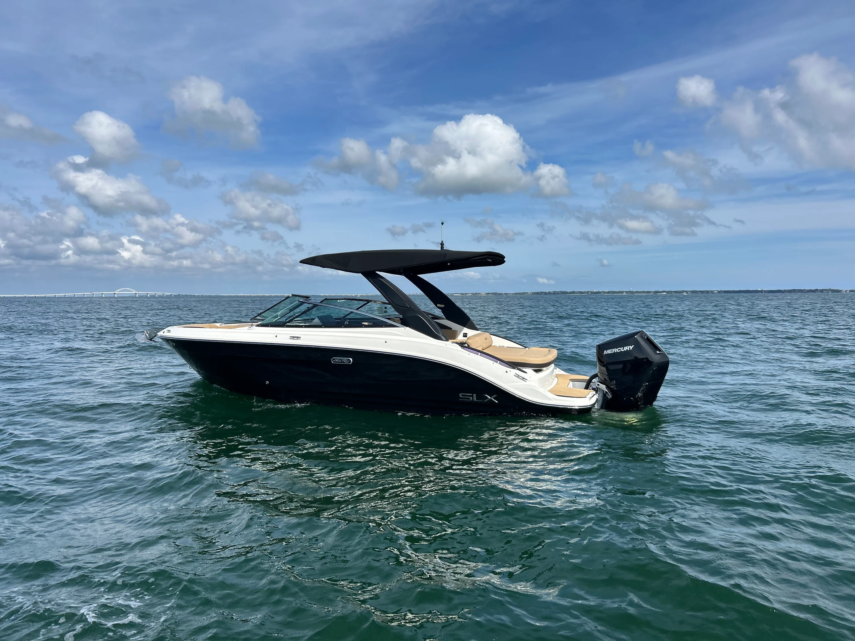 2026 Sea Ray SLX 260 Outboard Image Thumbnail #3