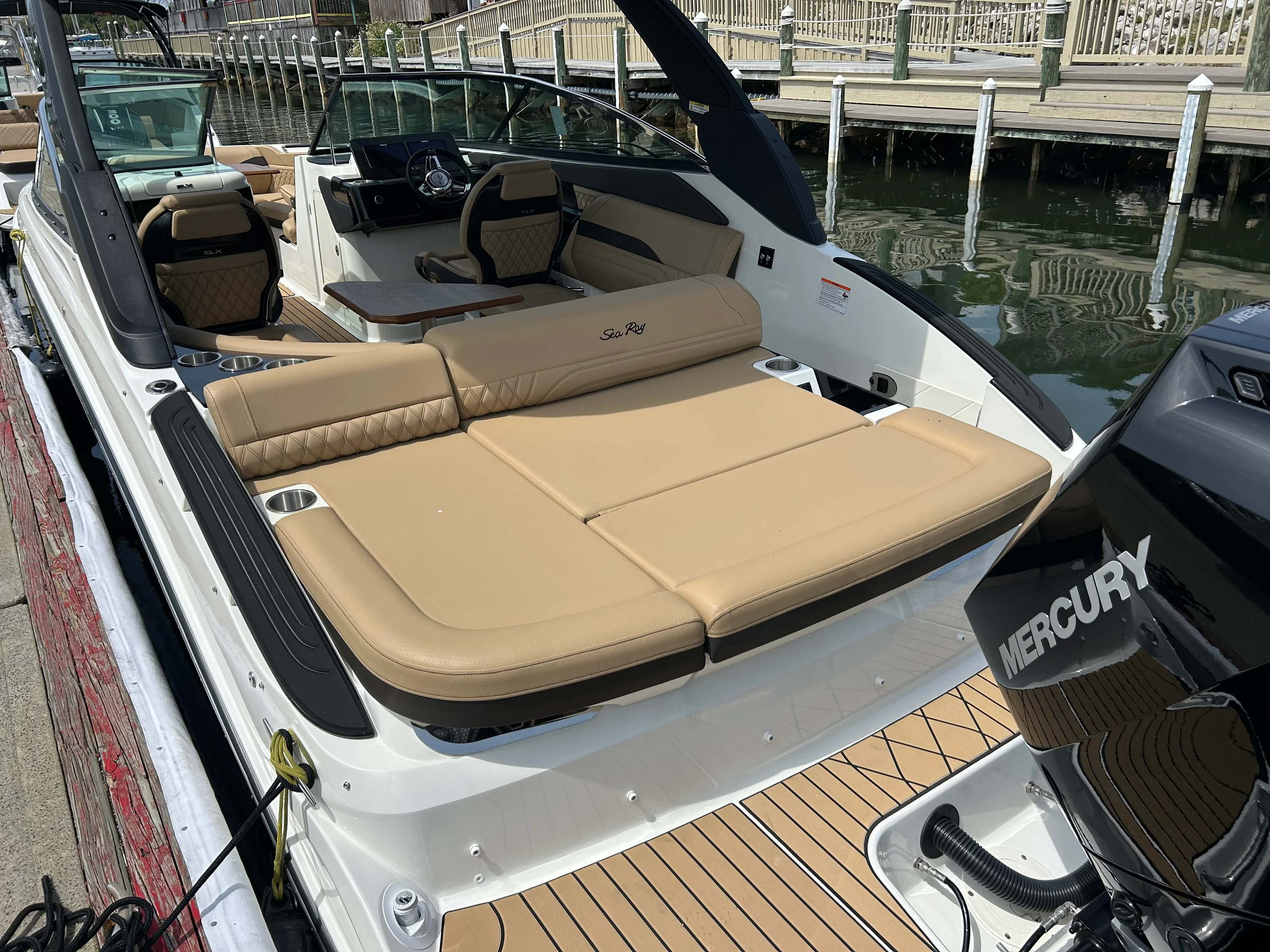 2026 Sea Ray SLX 260 Outboard Image Thumbnail #14