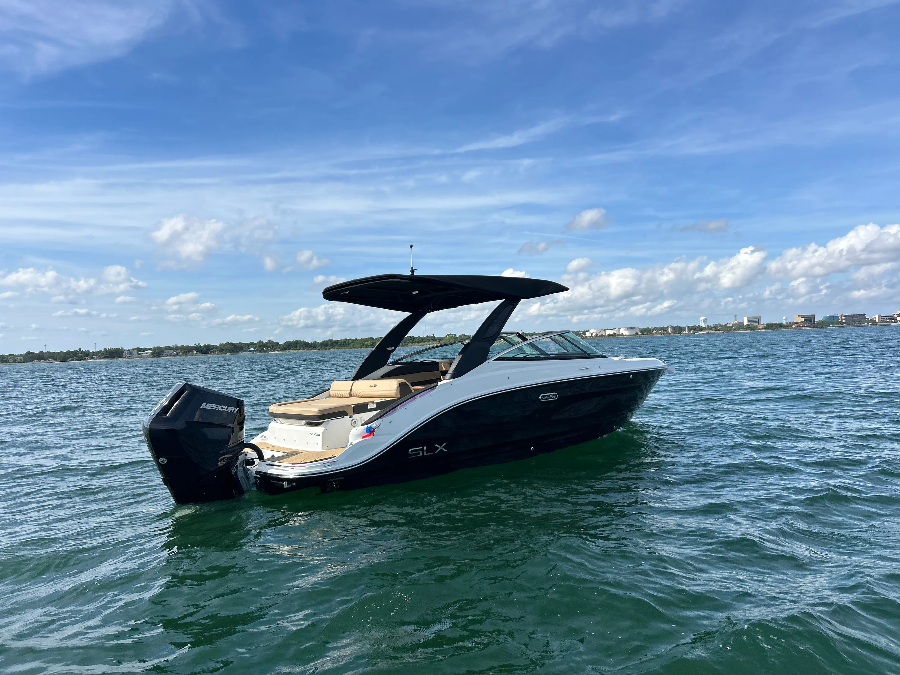 2026 Sea Ray SLX 260 Outboard Image Thumbnail #9