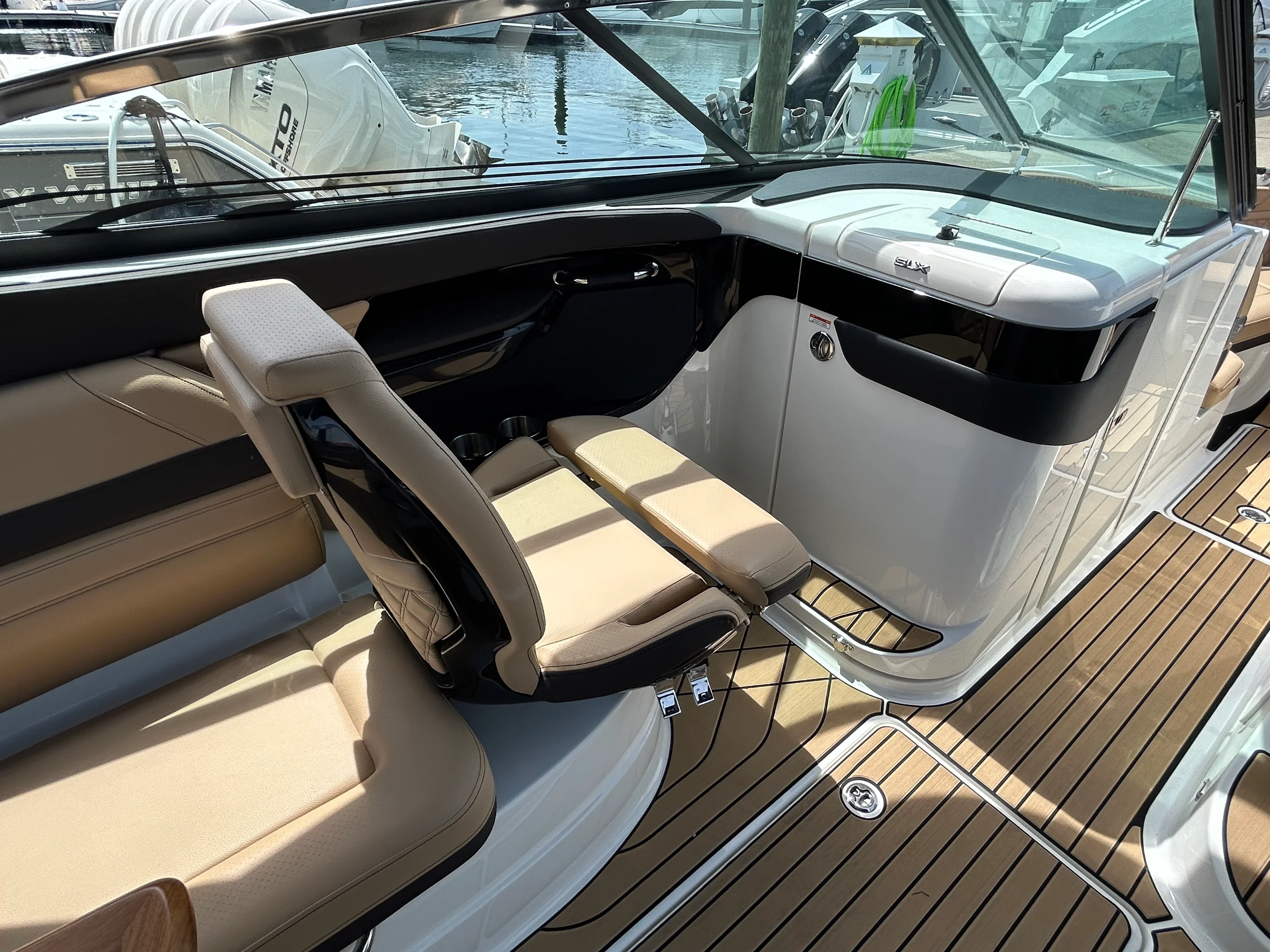 2026 Sea Ray SLX 260 Outboard Image Thumbnail #22