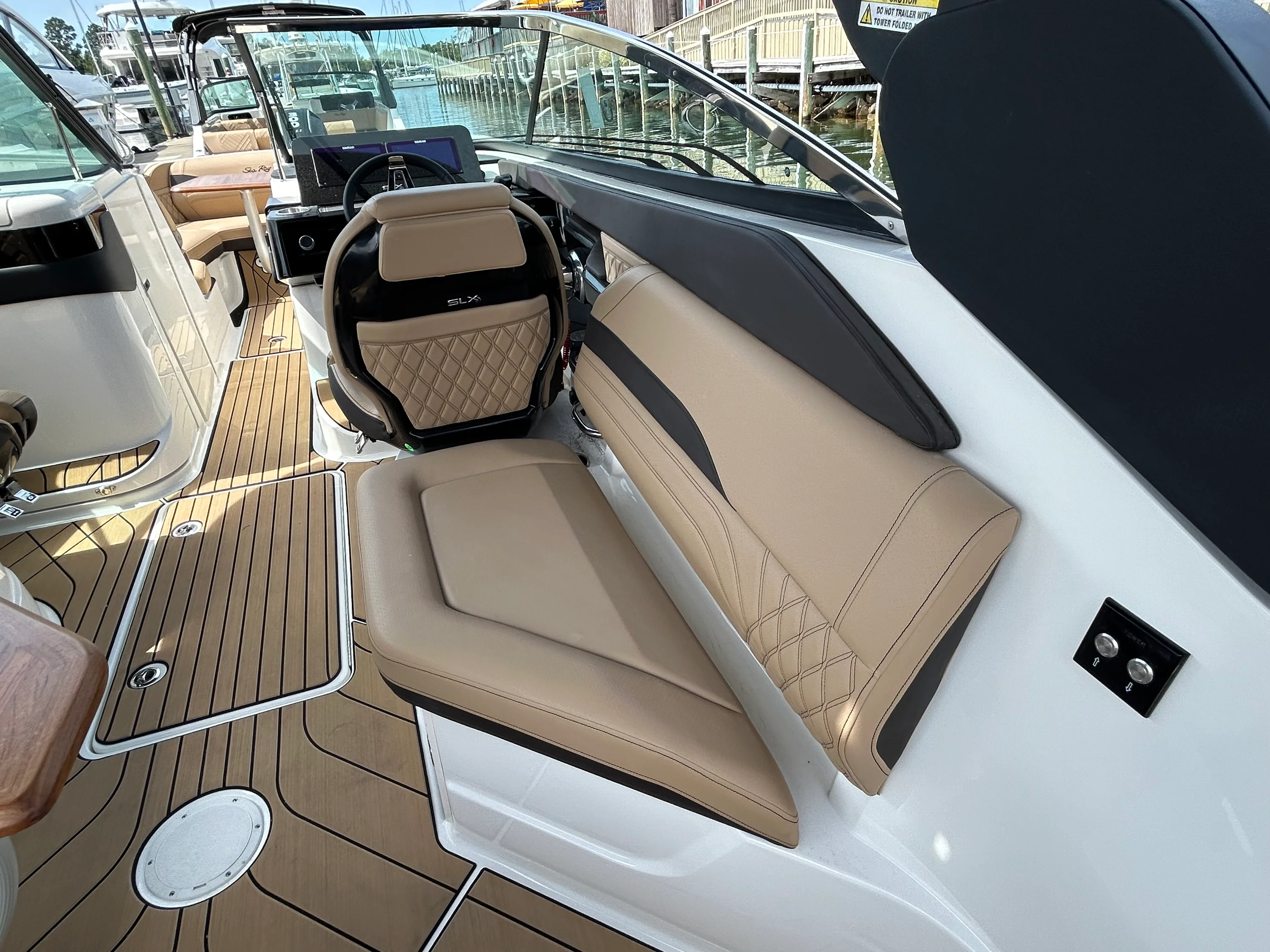 2026 Sea Ray SLX 260 Outboard Image Thumbnail #17