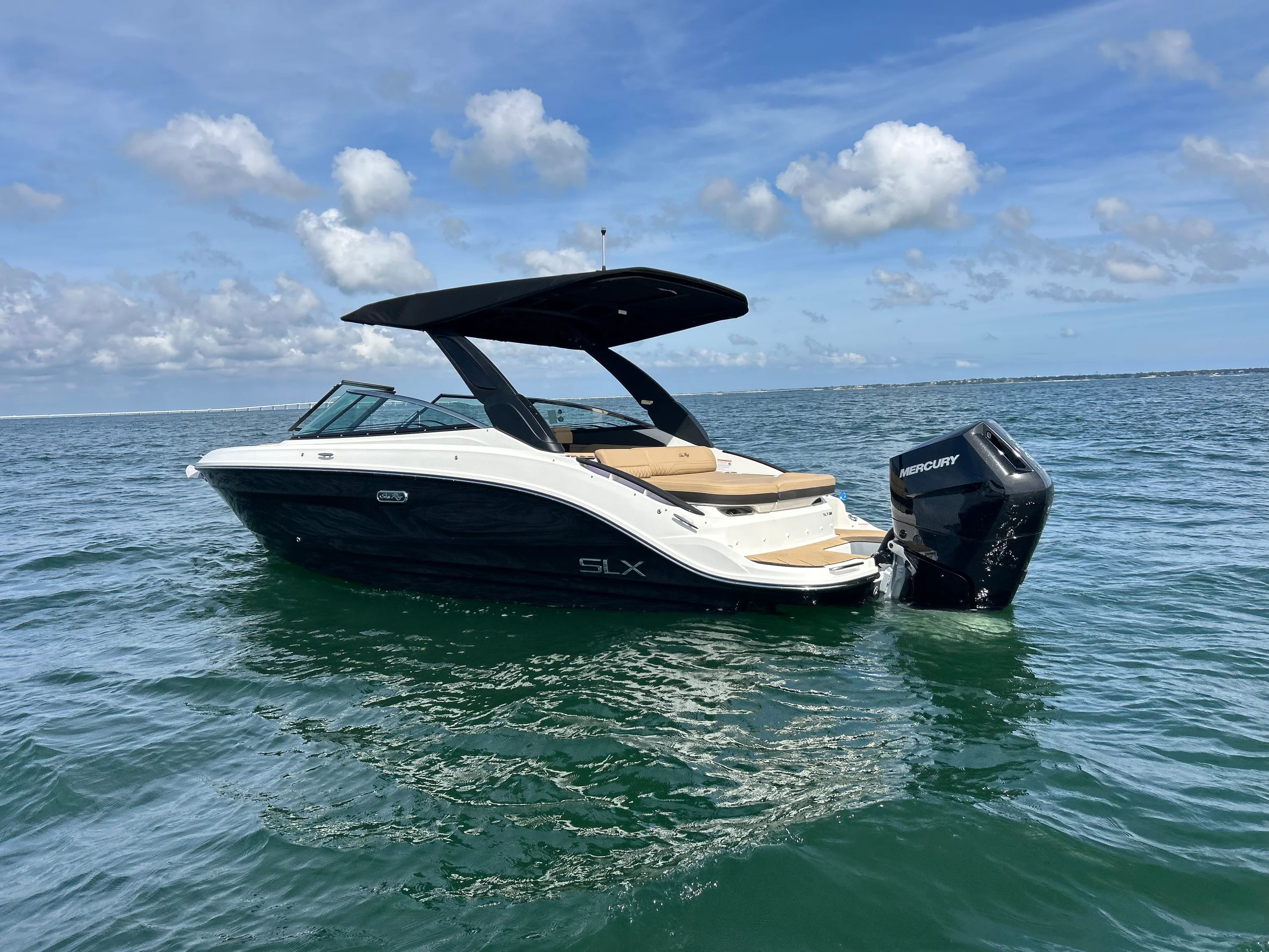 2026 Sea Ray SLX 260 Outboard Image Thumbnail #5