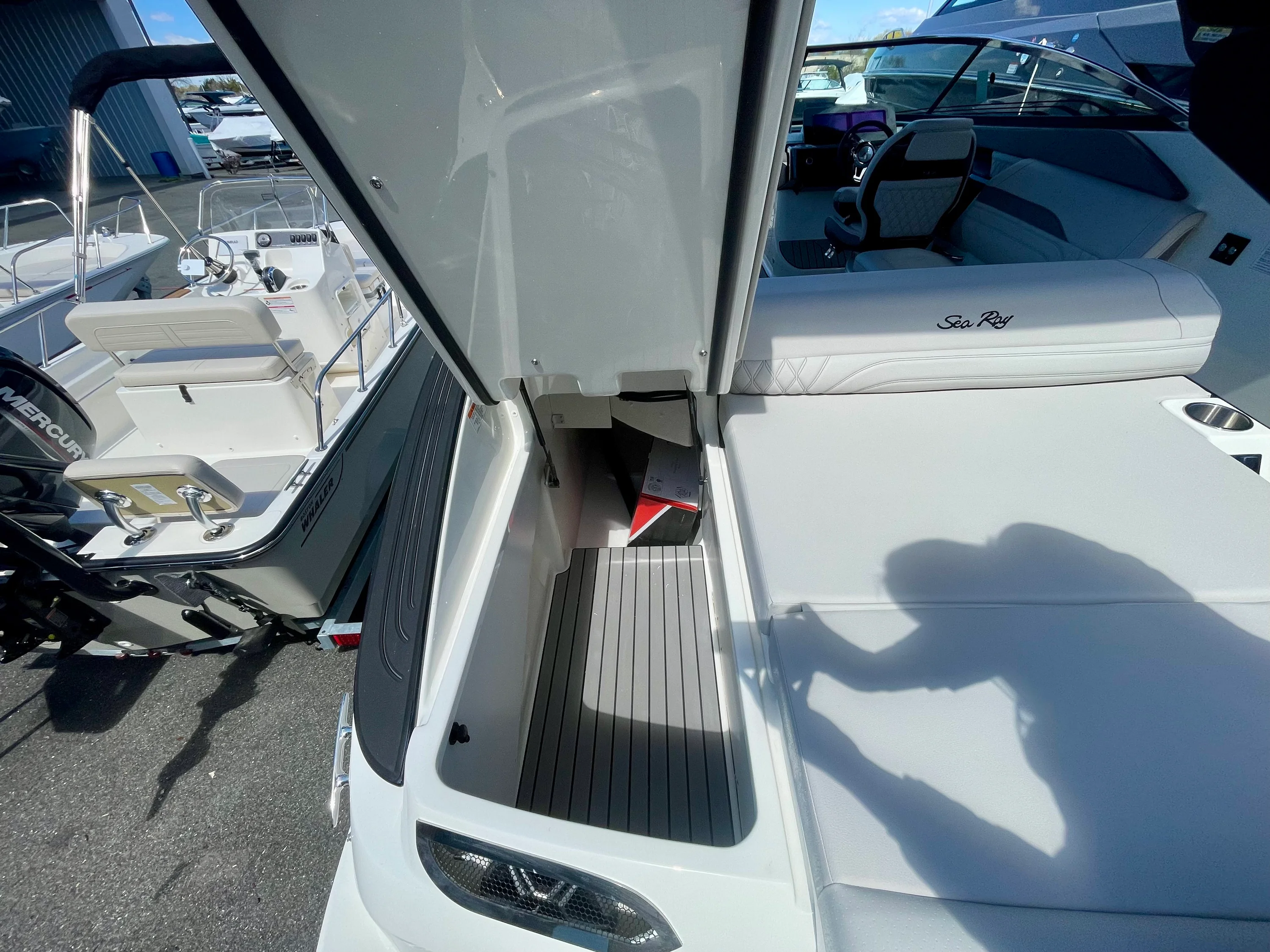 2026 Sea Ray SLX 260 Outboard Image Thumbnail #2