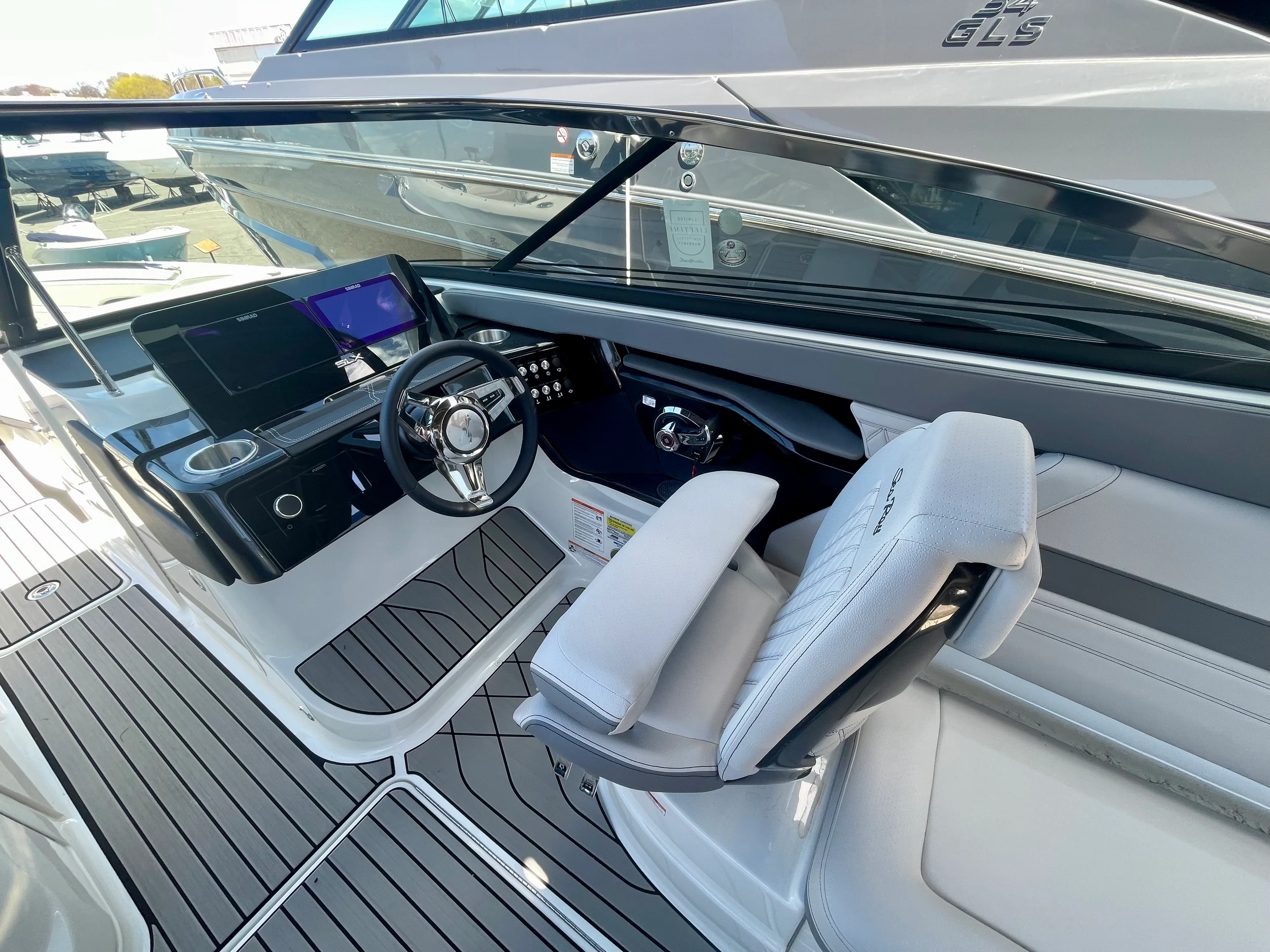 2026 Sea Ray SLX 260 Outboard Image Thumbnail #6