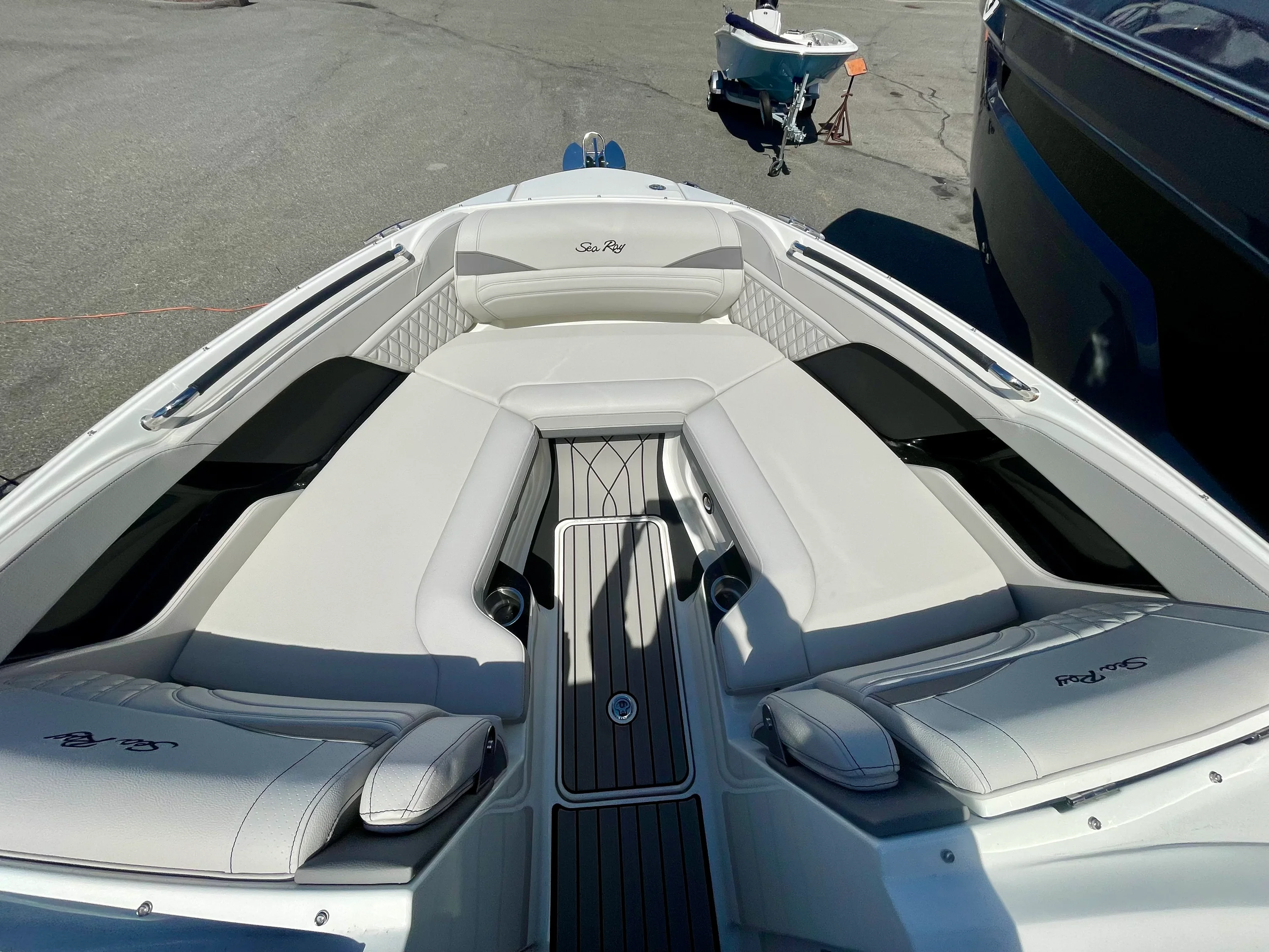 2026 Sea Ray SLX 260 Outboard Image Thumbnail #12