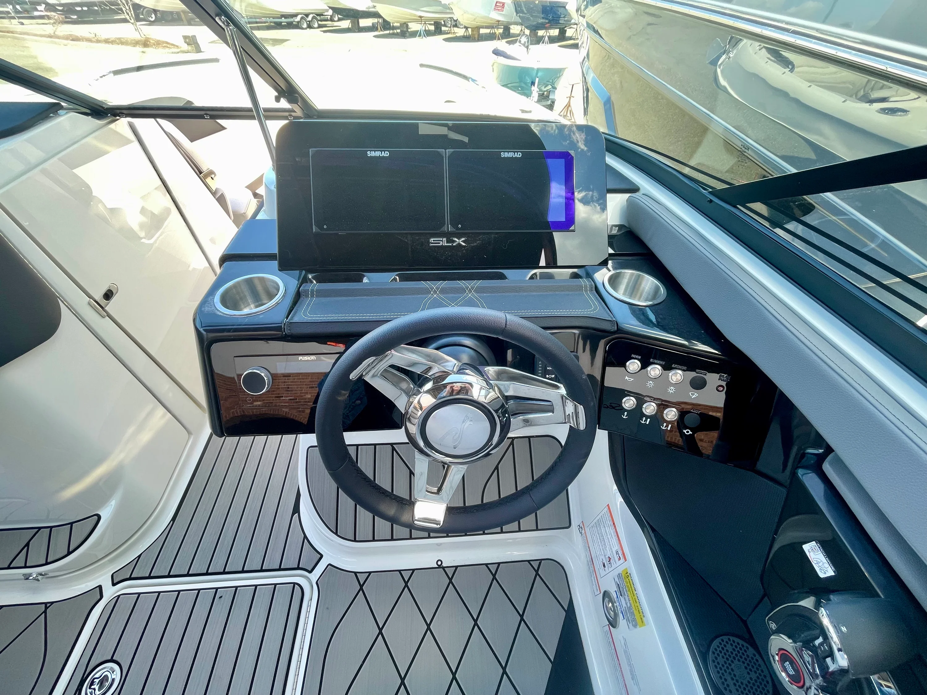 2026 Sea Ray SLX 260 Outboard Image Thumbnail #7