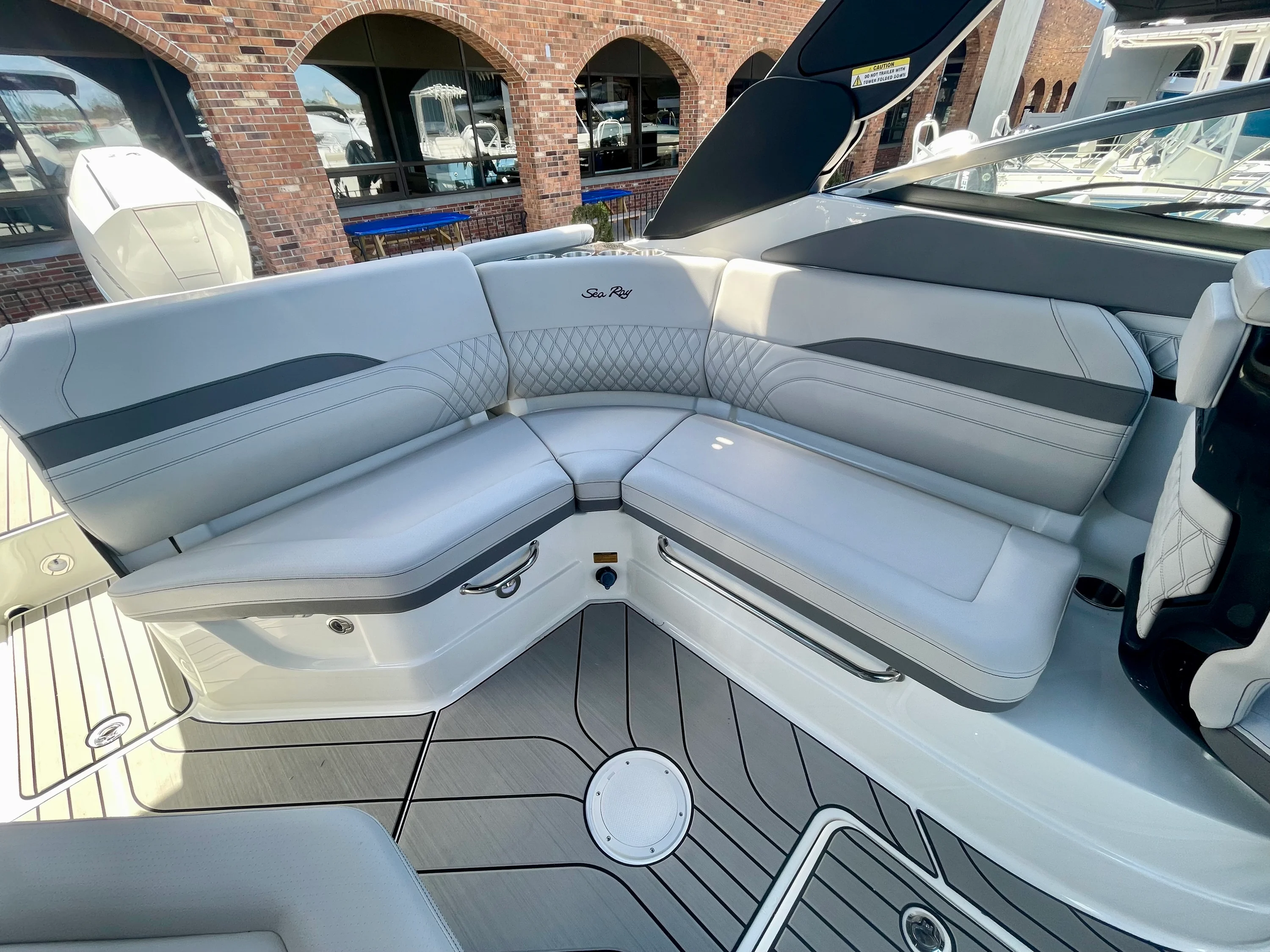 2026 Sea Ray SLX 260 Outboard Image Thumbnail #4