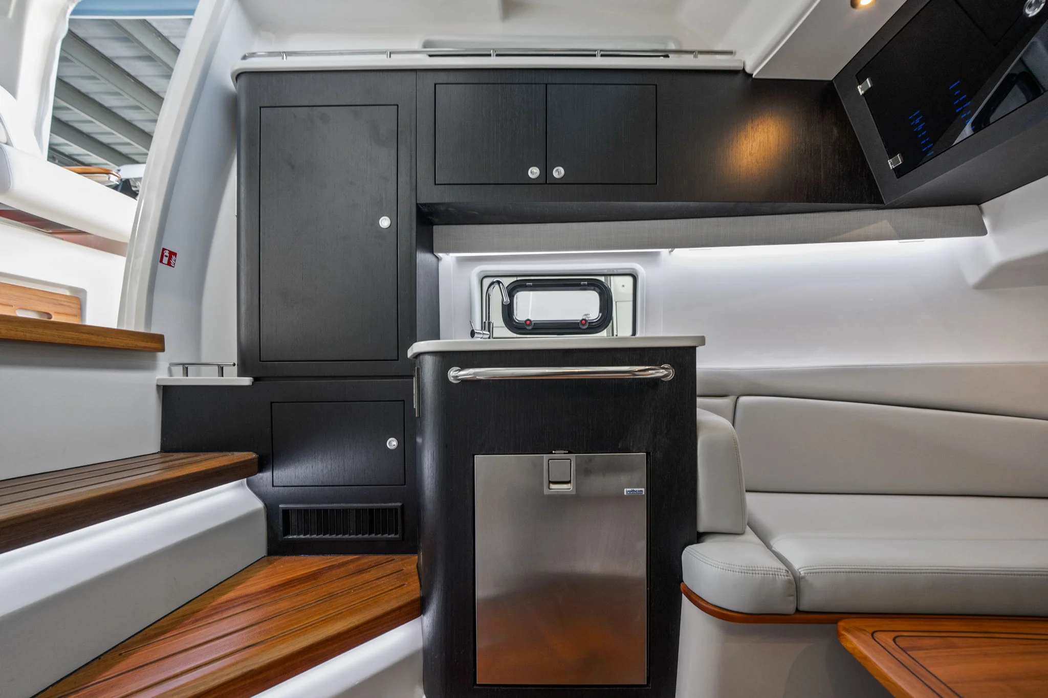 2026 Boston Whaler 380 Realm Image Thumbnail #27