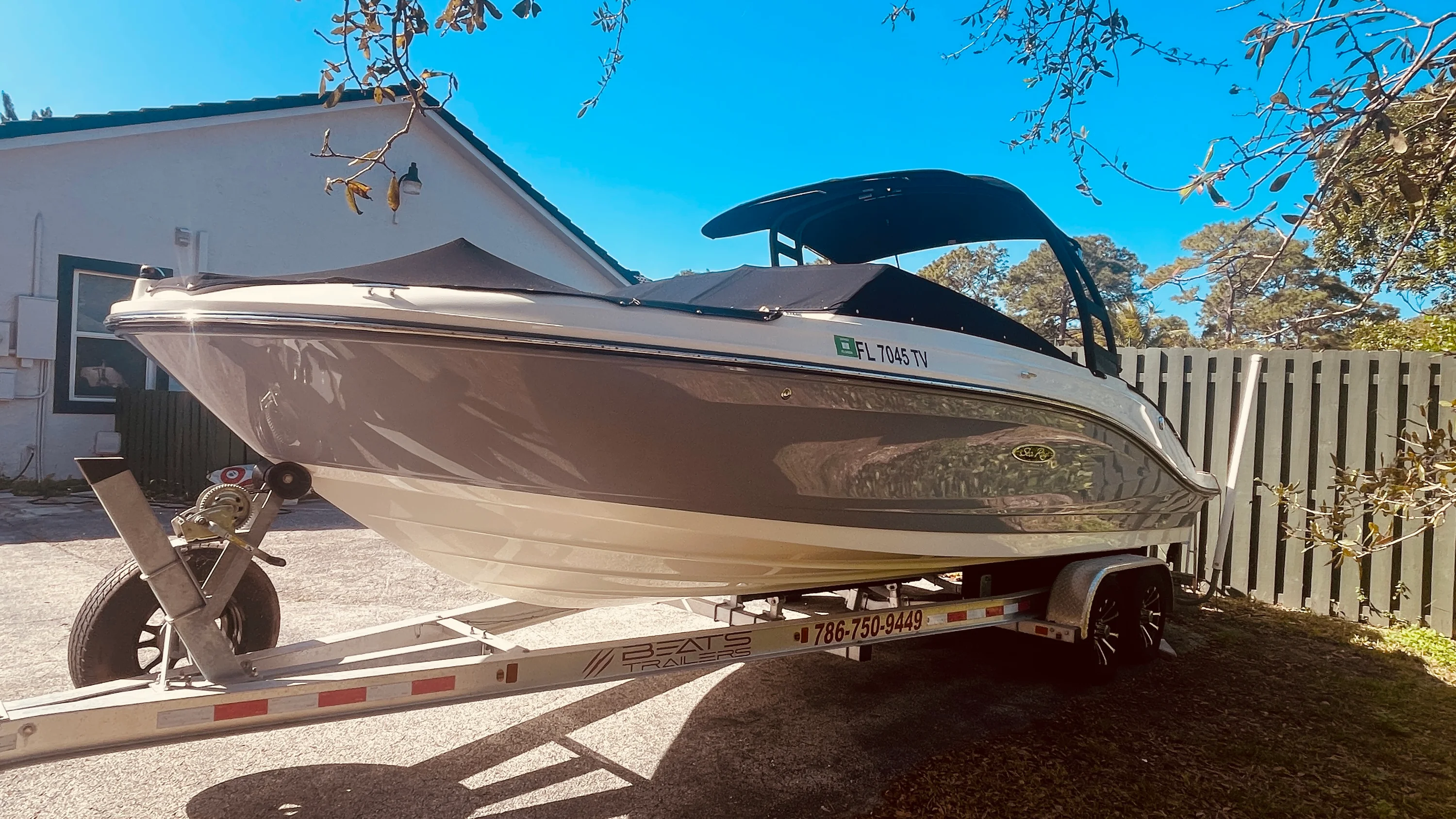 2023 Sea Ray 230 SPX OUTBOARD Image Thumbnail #3