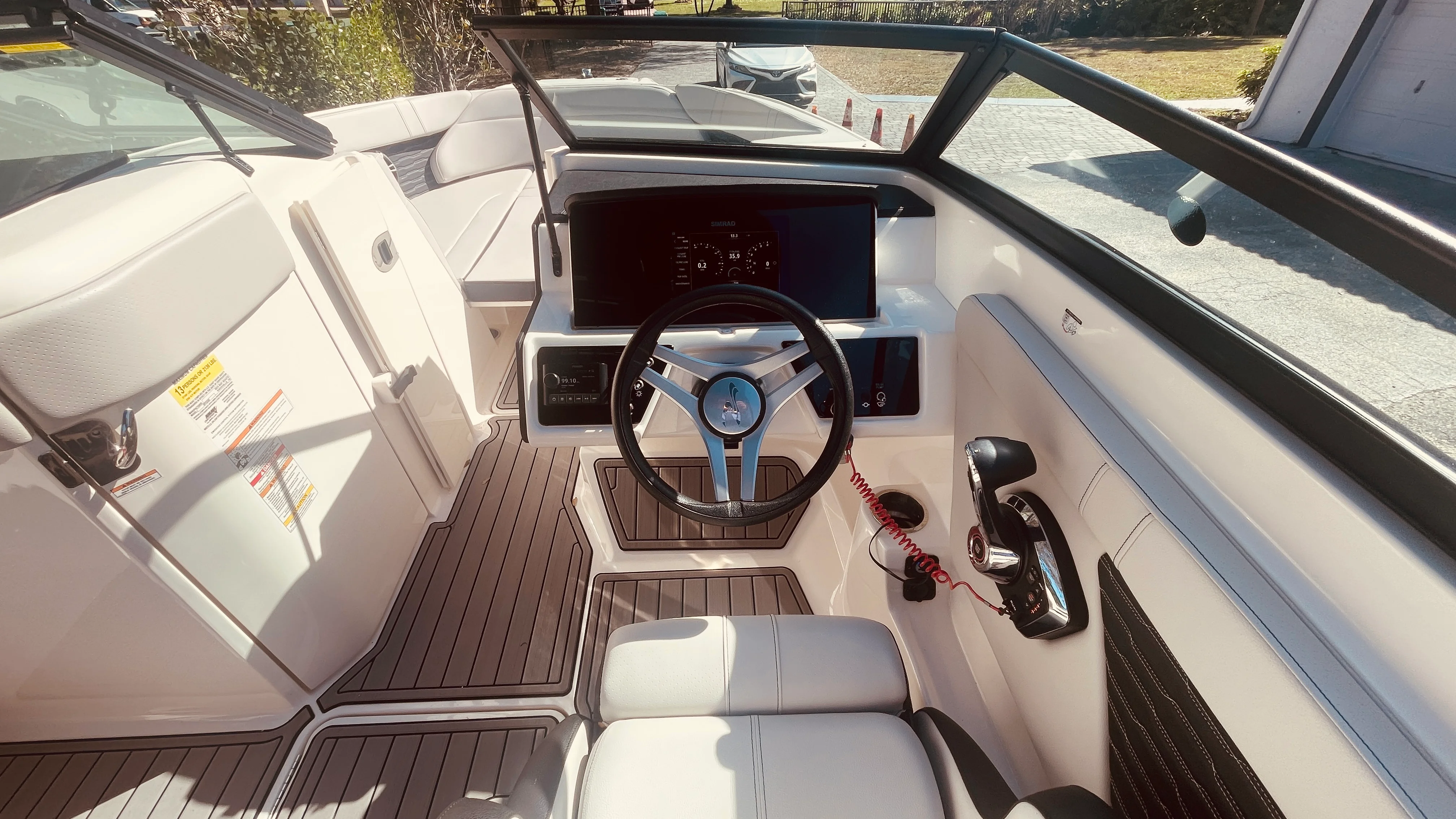 2023 Sea Ray 230 SPX OUTBOARD Image Thumbnail #12