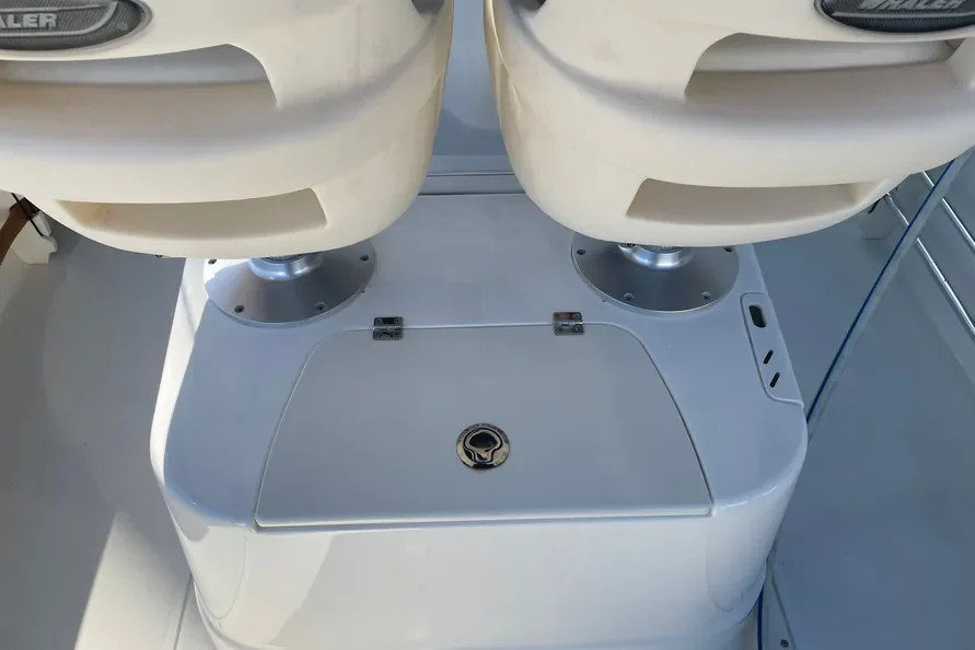 2018 Boston Whaler 190 OUTRAGE Image Thumbnail #10