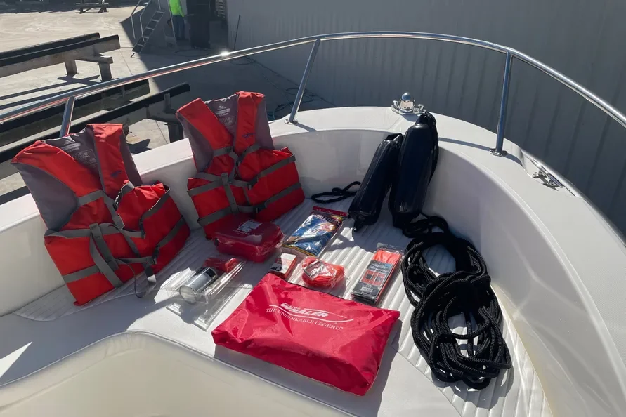 2018 Boston Whaler 190 OUTRAGE Image Thumbnail #6