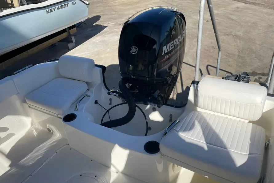2018 Boston Whaler 190 OUTRAGE Image Thumbnail #9