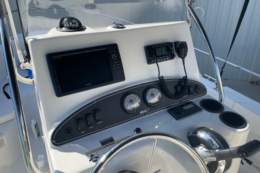 2018 Boston Whaler 190 OUTRAGE Image Thumbnail #8