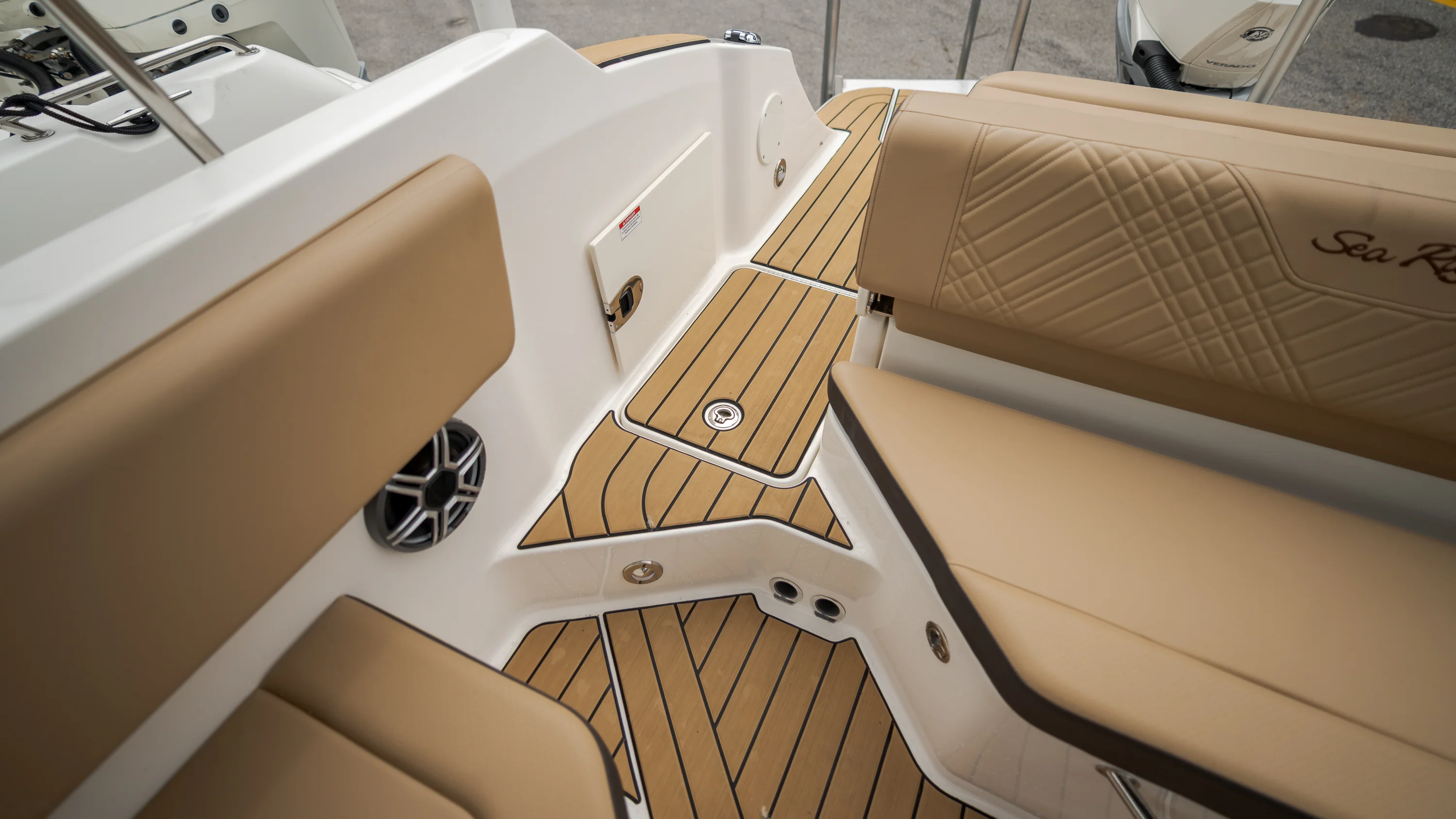 2026 Sea Ray SDX 230 Outboard Image Thumbnail #28