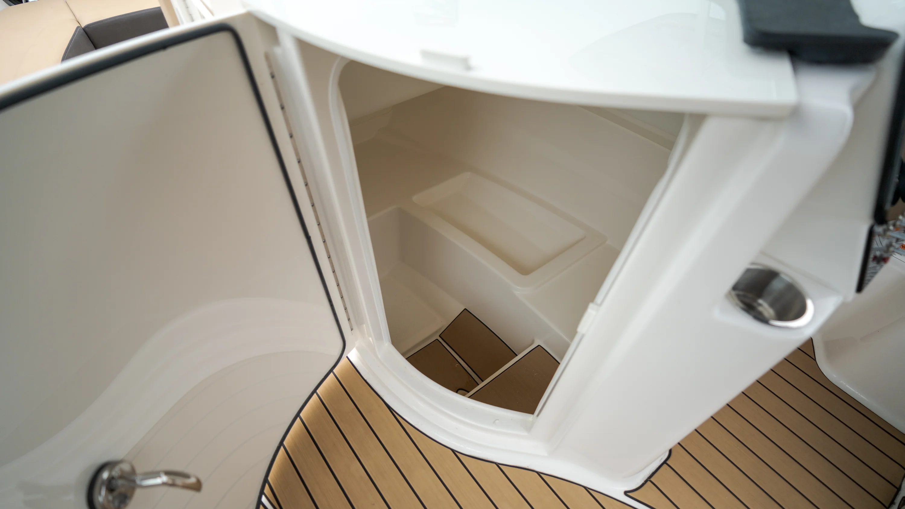 2026 Sea Ray SDX 230 Outboard Image Thumbnail #14