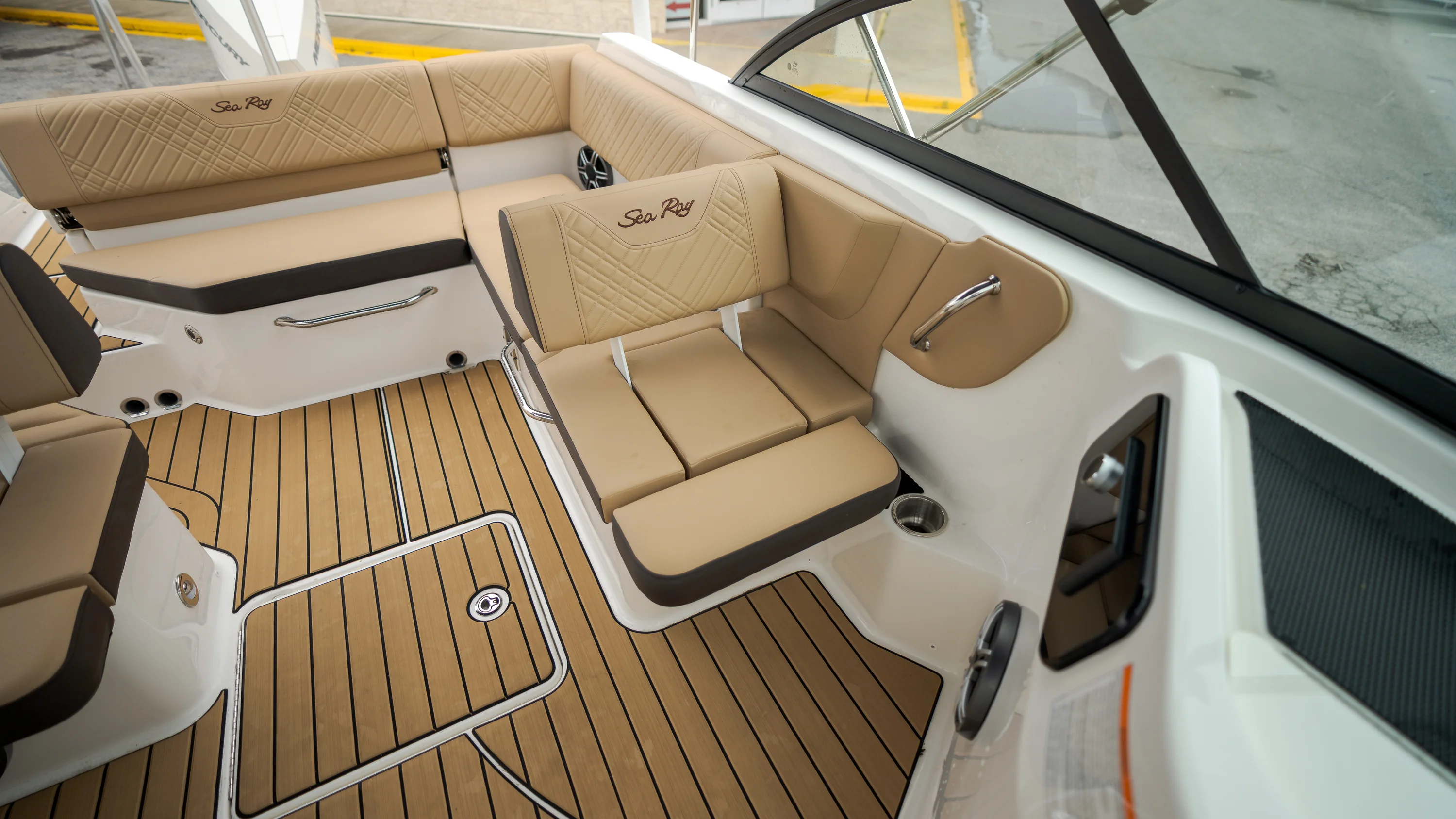 2026 Sea Ray SDX 230 Outboard Image Thumbnail #23