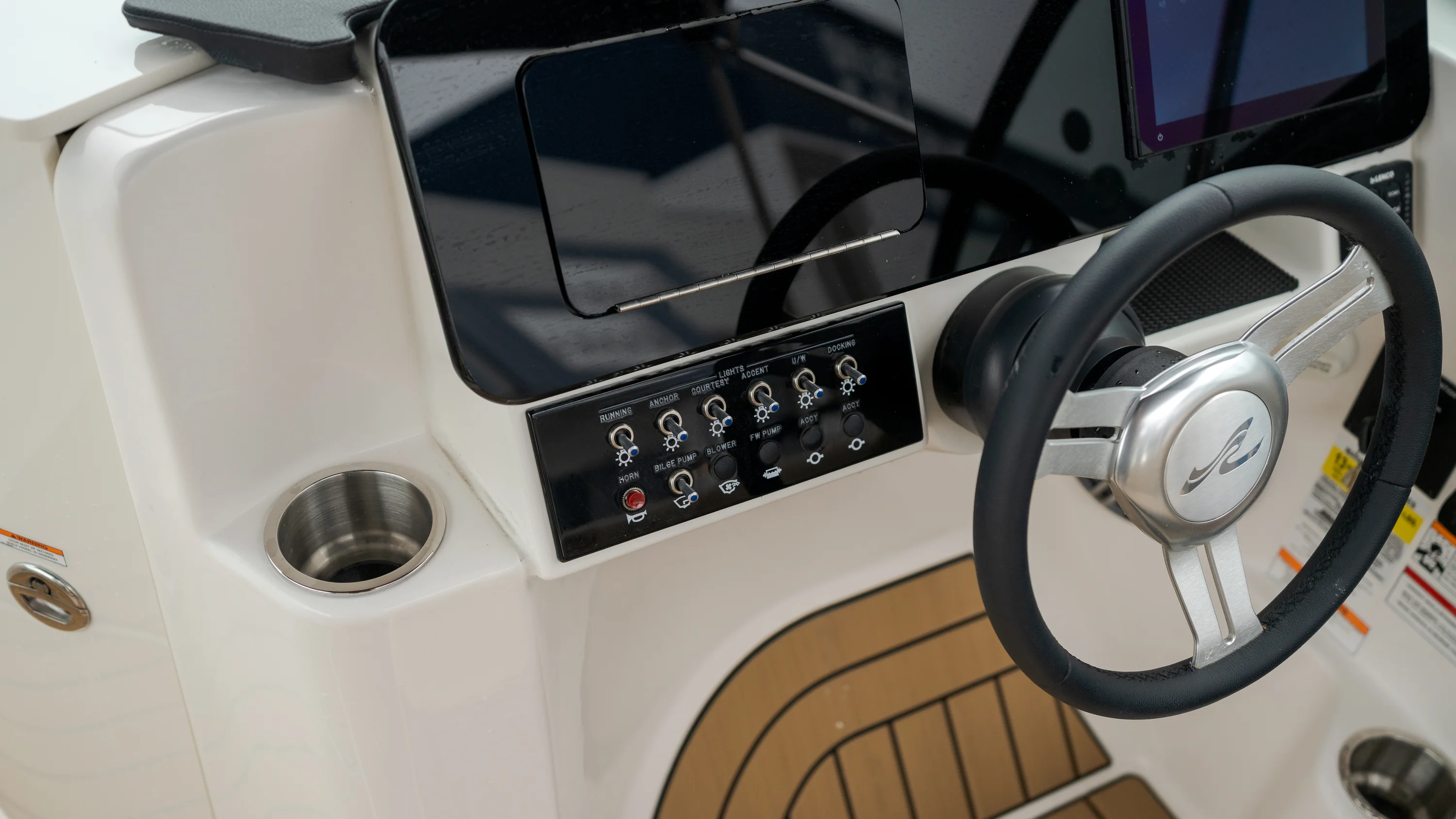 2026 Sea Ray SDX 230 Outboard Image Thumbnail #16