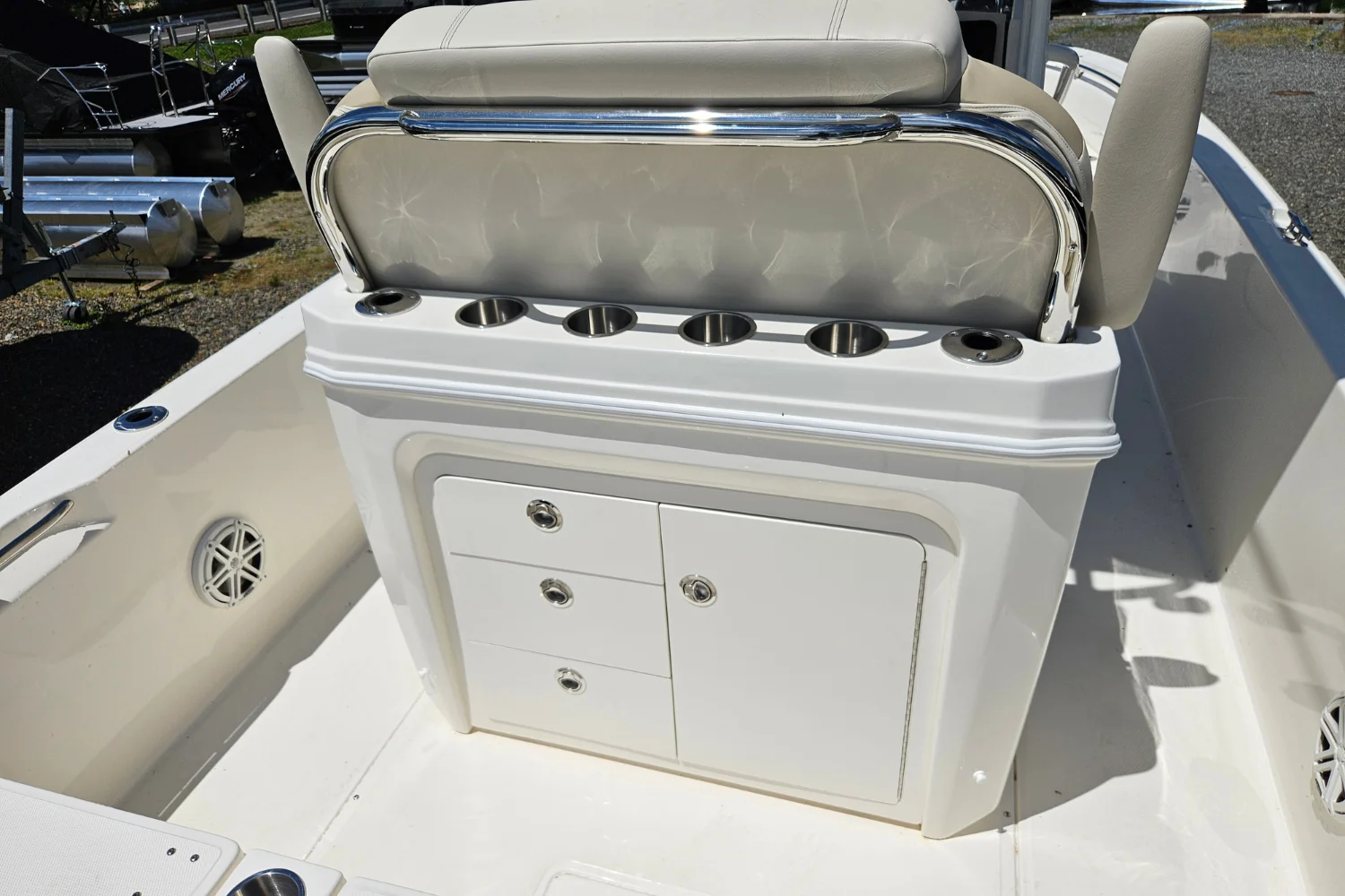 2026 Boston Whaler 250 Dauntless Image Thumbnail #8