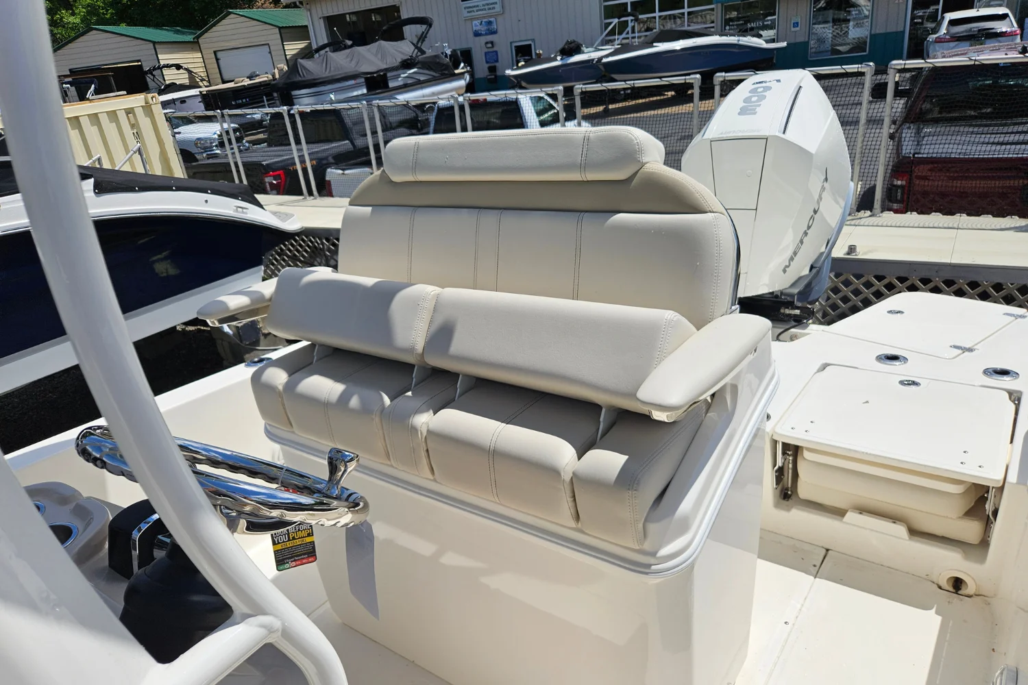 2026 Boston Whaler 250 Dauntless Image Thumbnail #9