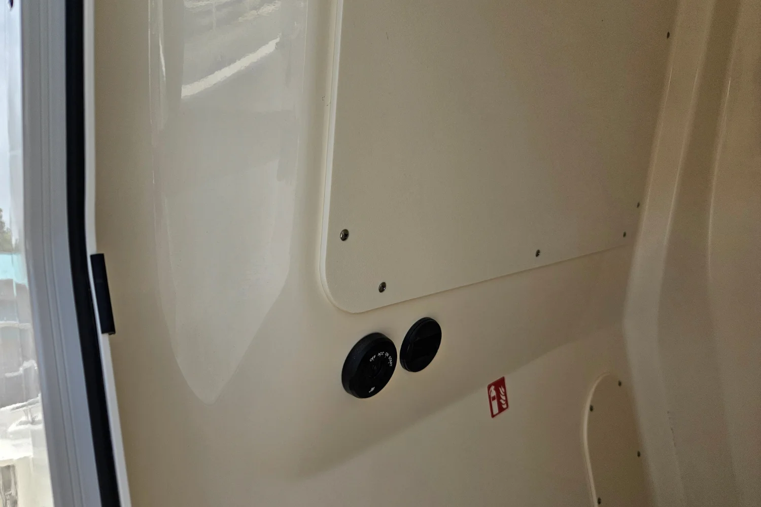 2026 Boston Whaler 250 Dauntless Image Thumbnail #19