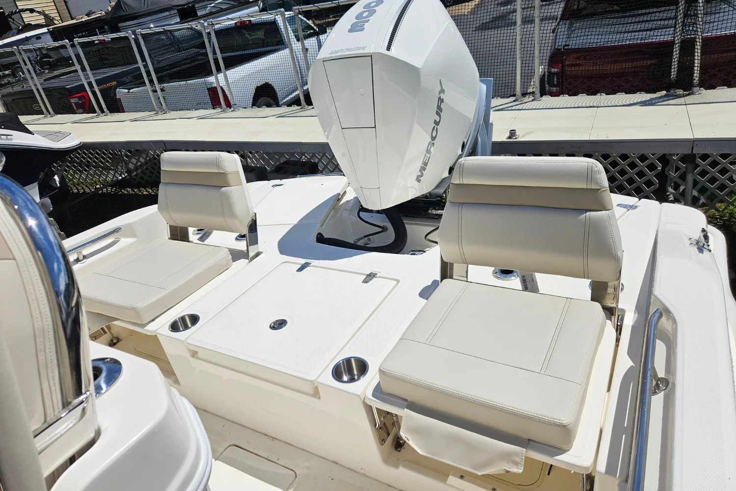 2026 Boston Whaler 250 Dauntless Image Thumbnail #7