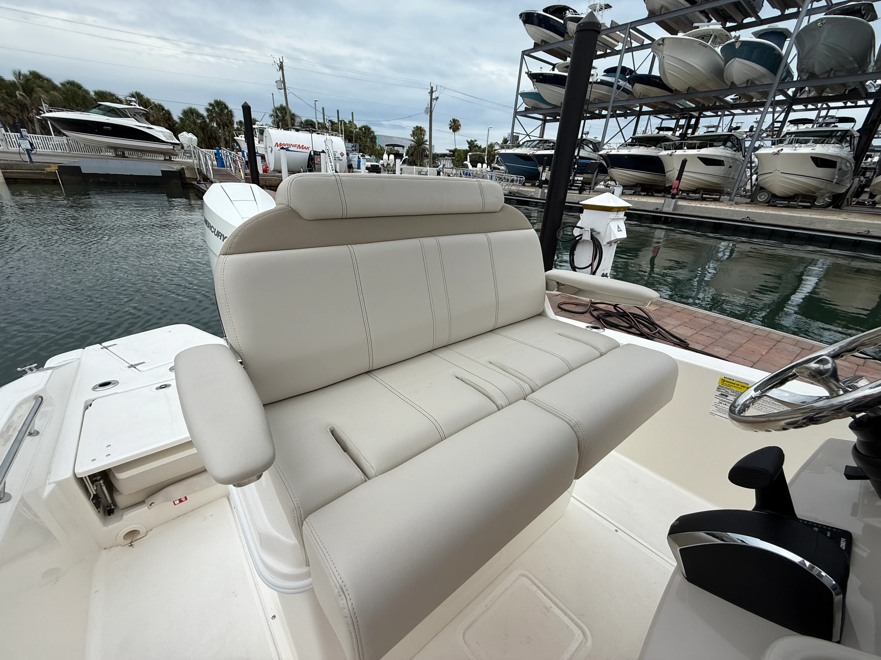 2026 Boston Whaler 250 Dauntless Image Thumbnail #15
