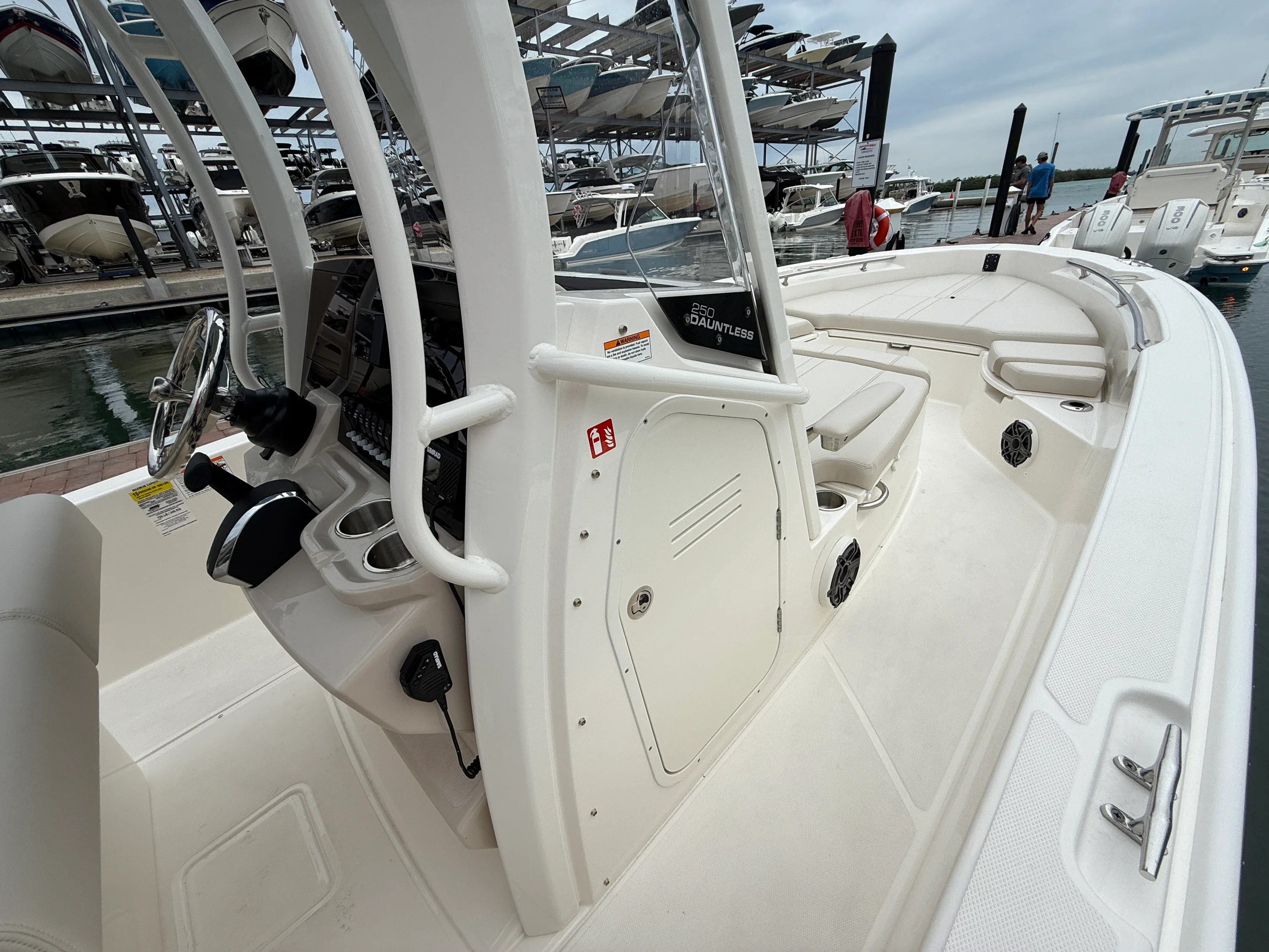 2026 Boston Whaler 250 Dauntless Image Thumbnail #10