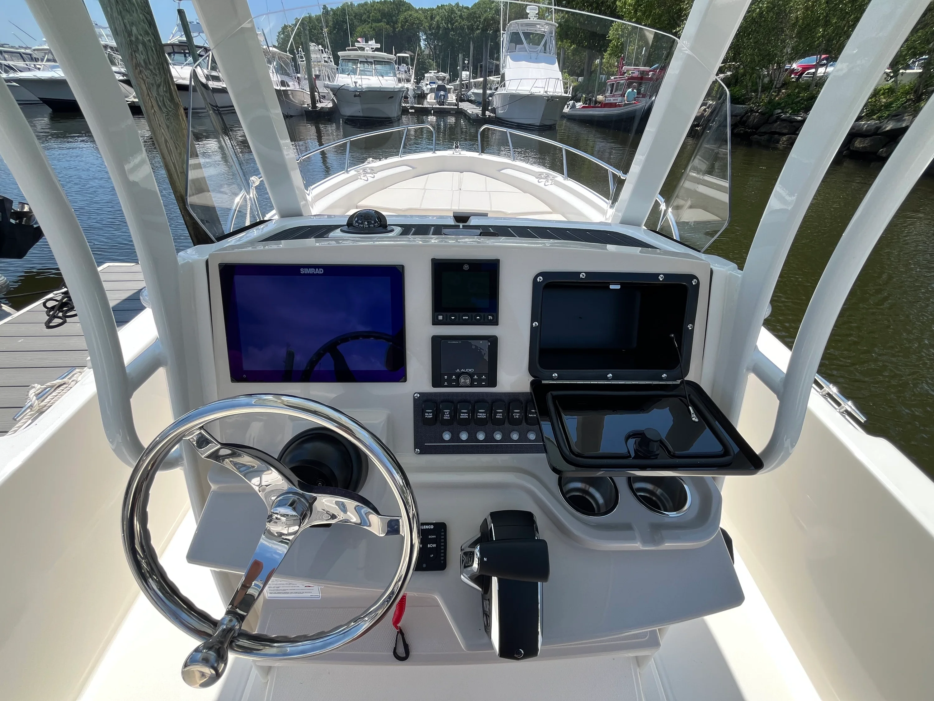 2026 Boston Whaler 250 Dauntless Image Thumbnail #15