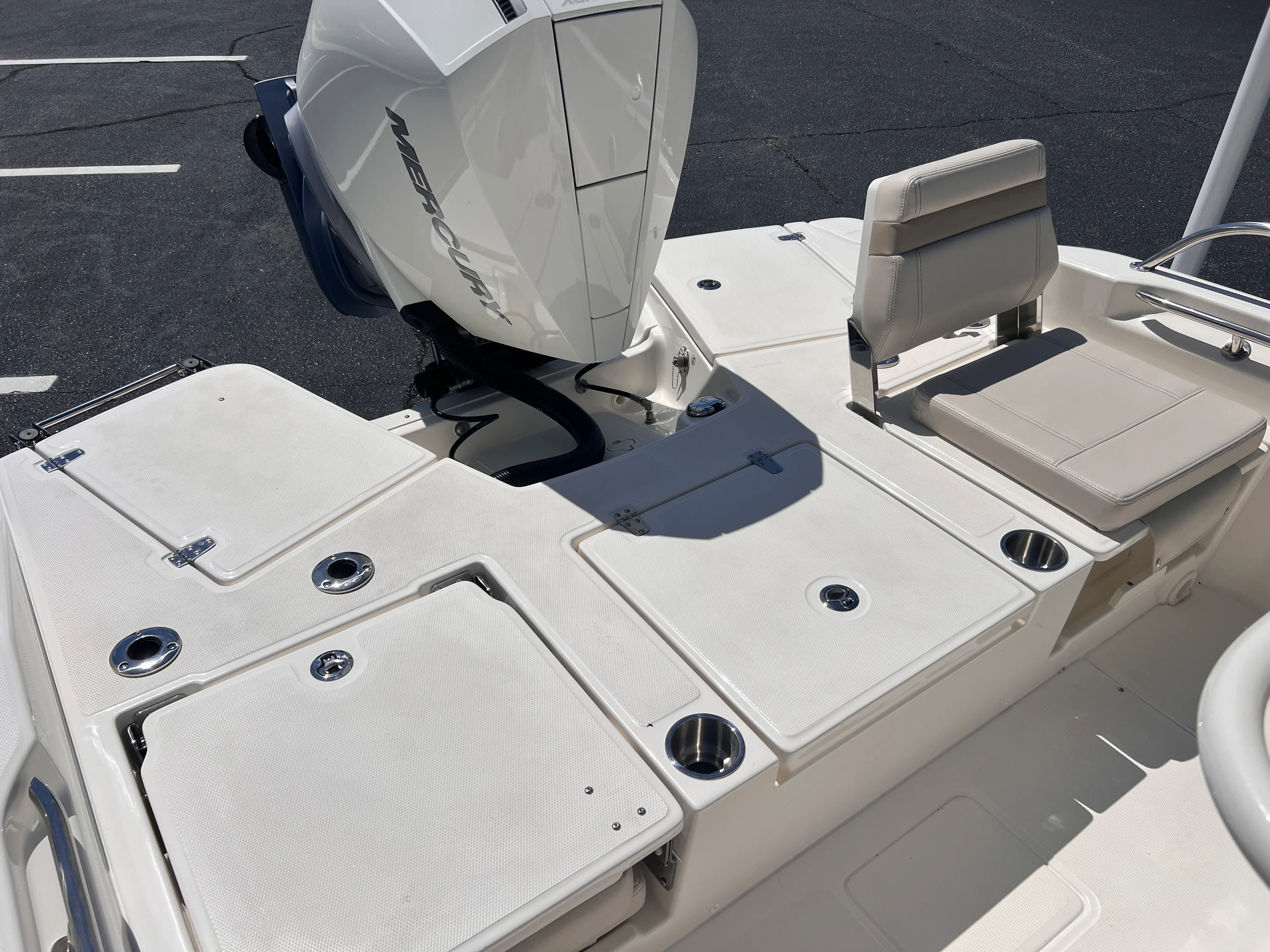 2026 Boston Whaler 250 Dauntless Image Thumbnail #10