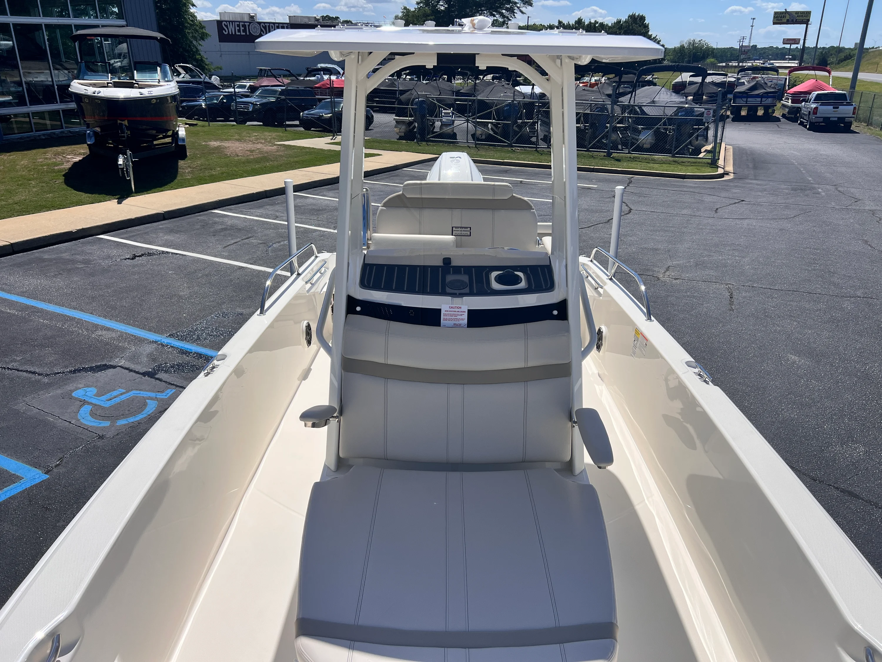 2026 Boston Whaler 250 Dauntless Image Thumbnail #4