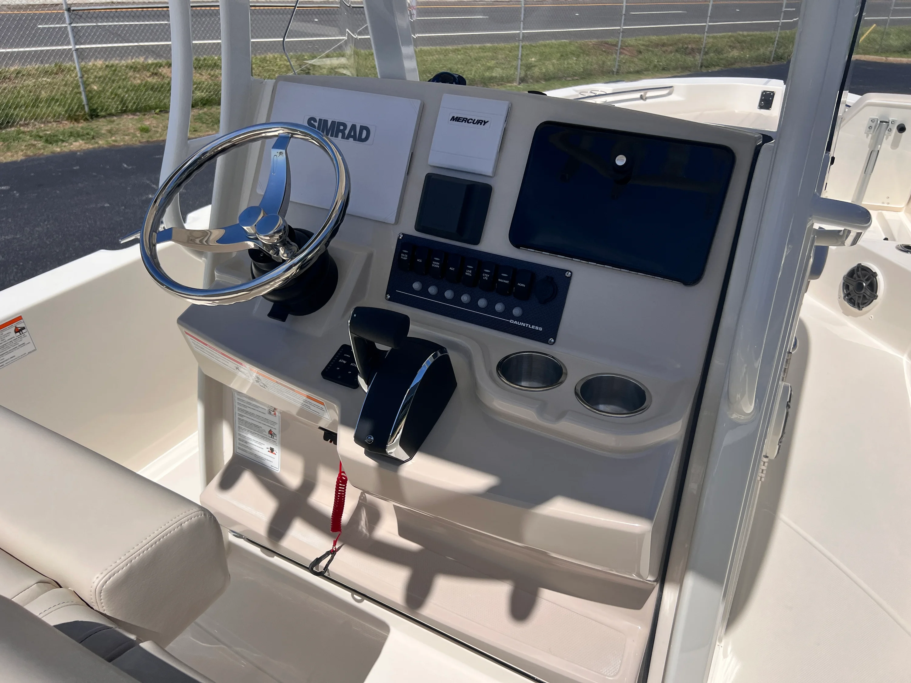 2026 Boston Whaler 250 Dauntless Image Thumbnail #8
