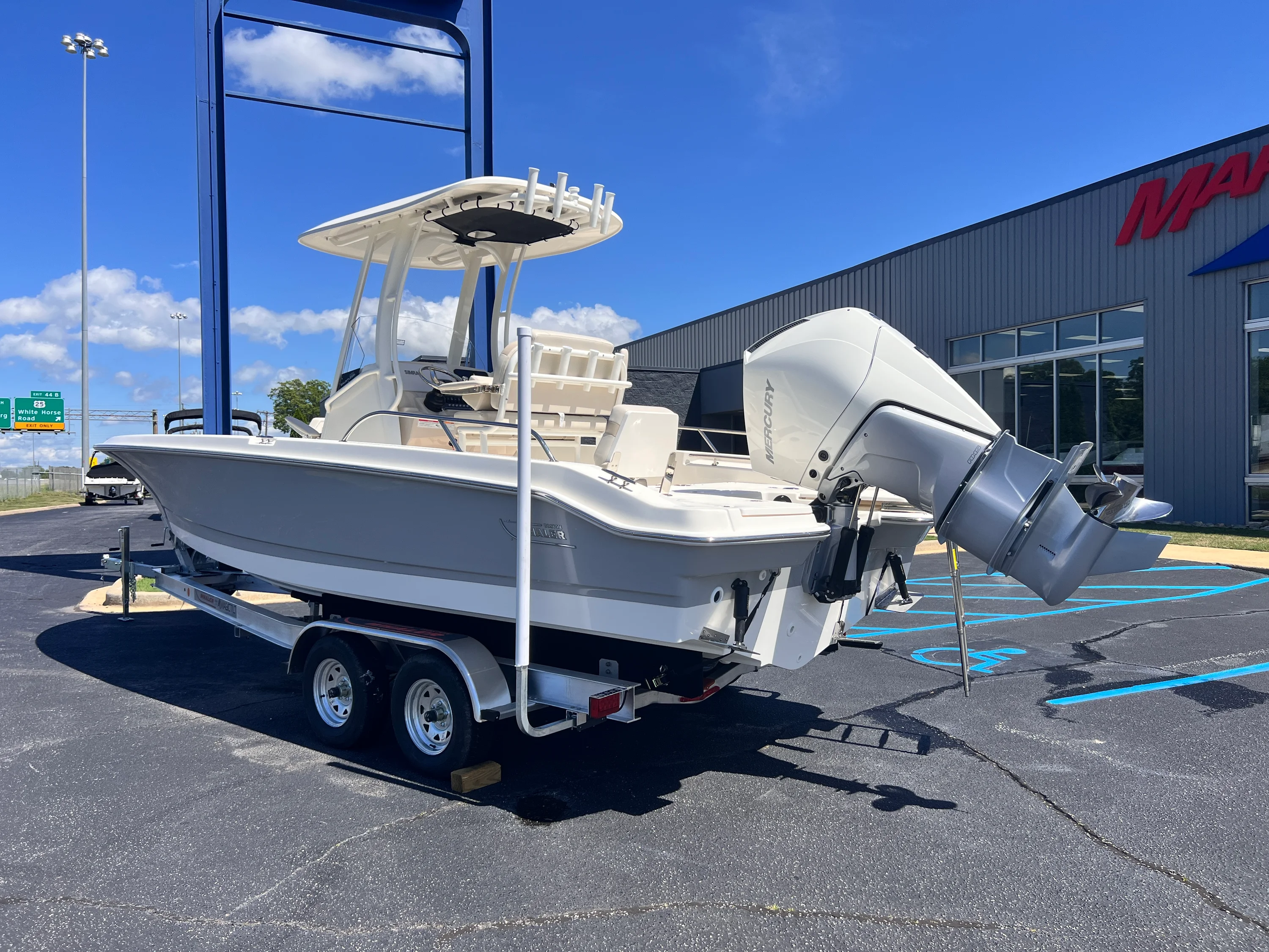 2026 Boston Whaler 250 Dauntless Image Thumbnail #15