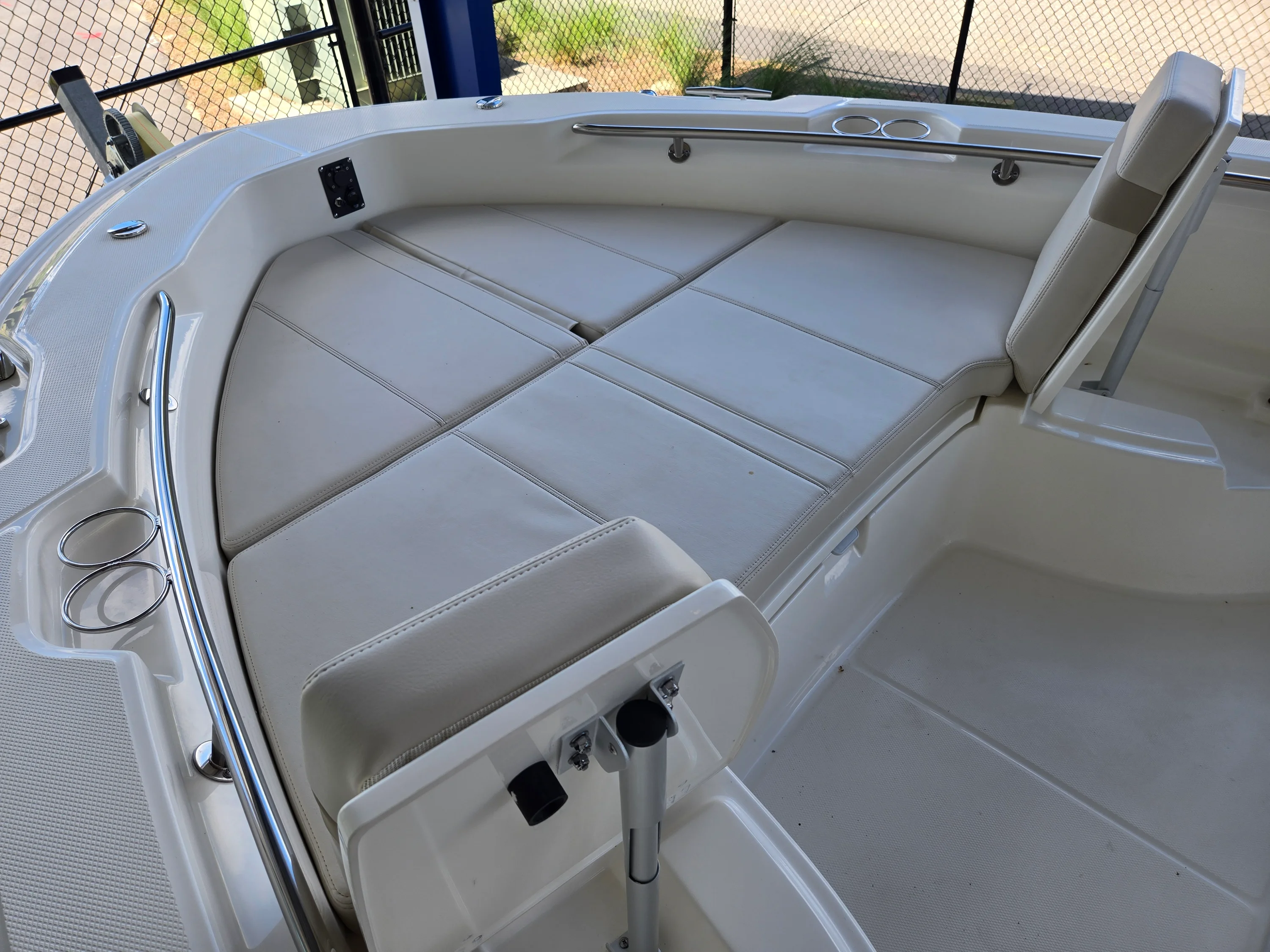 2026 Boston Whaler 250 Dauntless Image Thumbnail #16