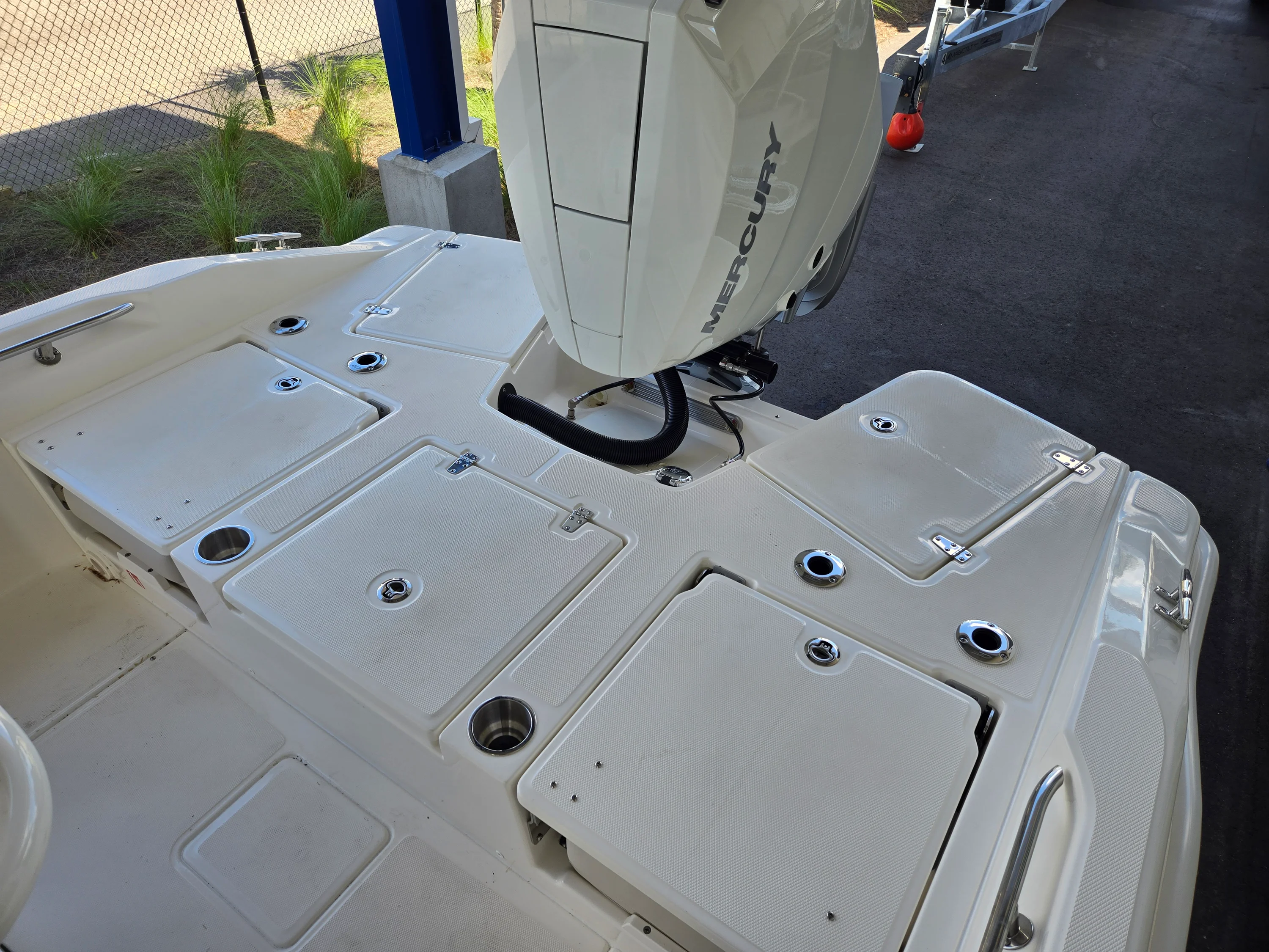2026 Boston Whaler 250 Dauntless Image Thumbnail #2