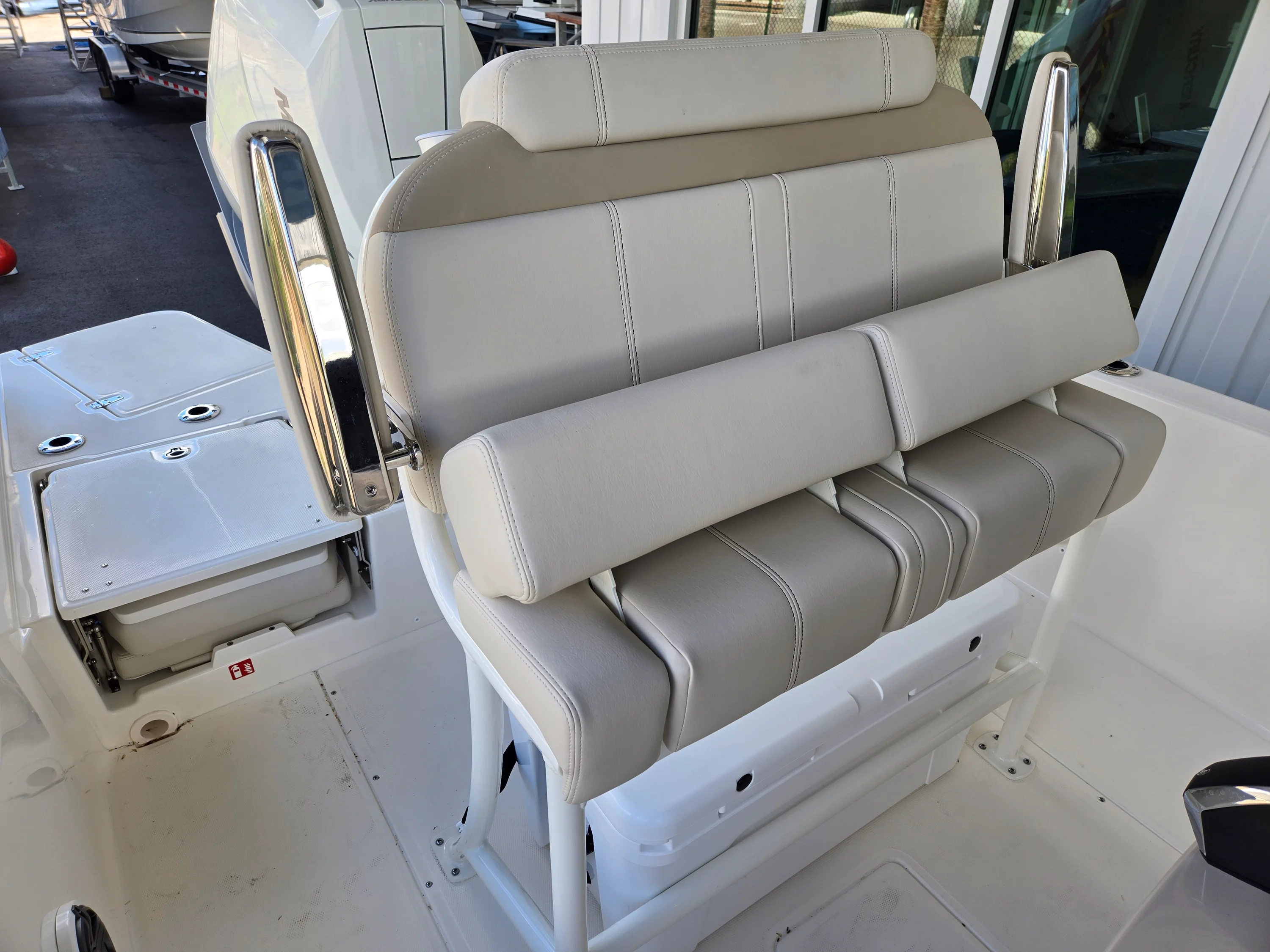 2026 Boston Whaler 250 Dauntless Image Thumbnail #8